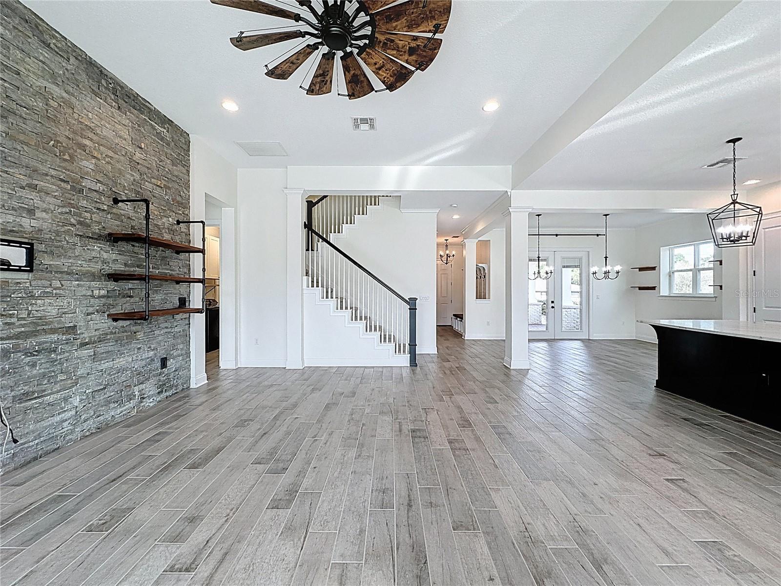 EVANS SQUARE - Residential