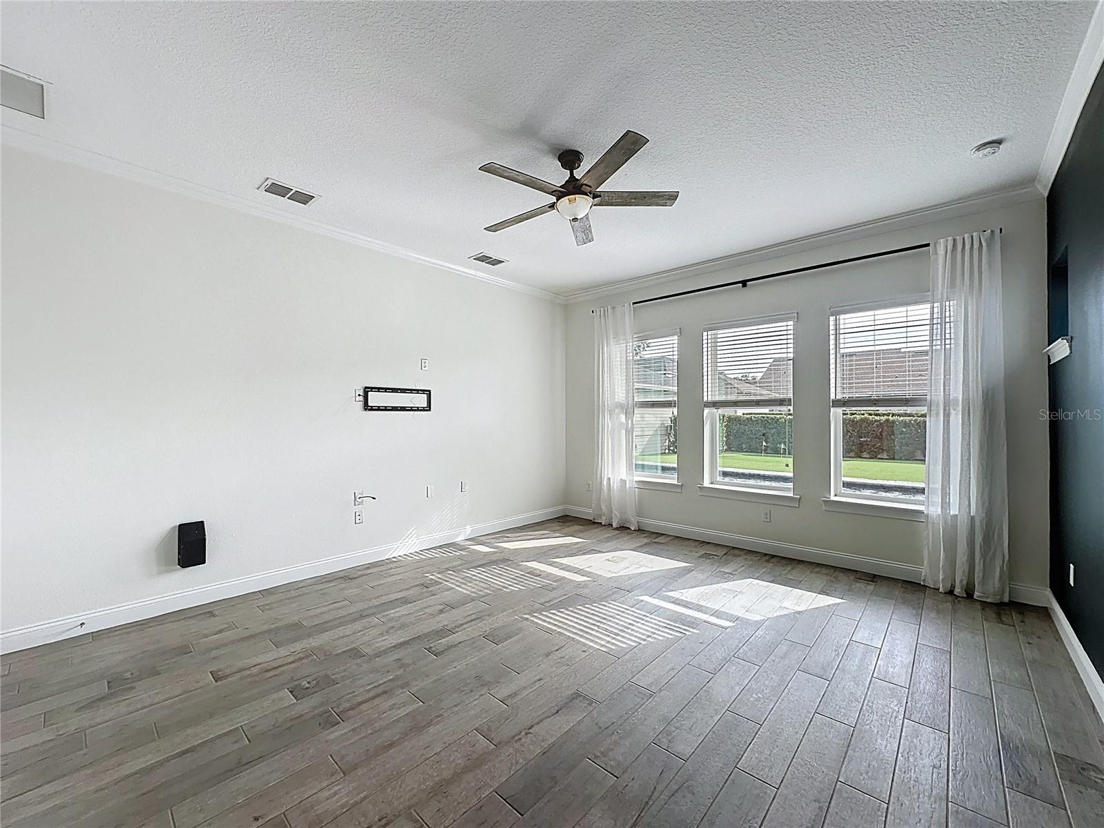 EVANS SQUARE - Residential