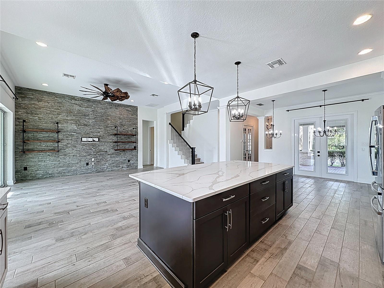 EVANS SQUARE - Residential