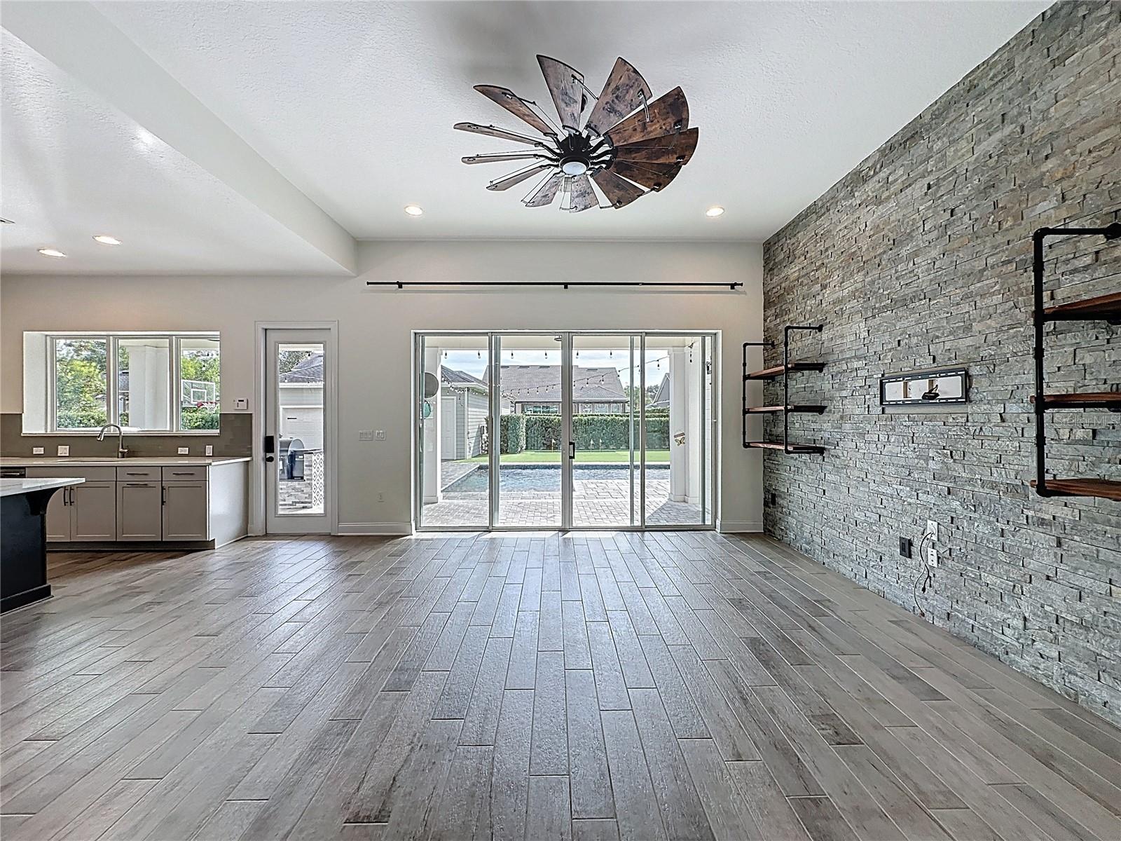 EVANS SQUARE - Residential