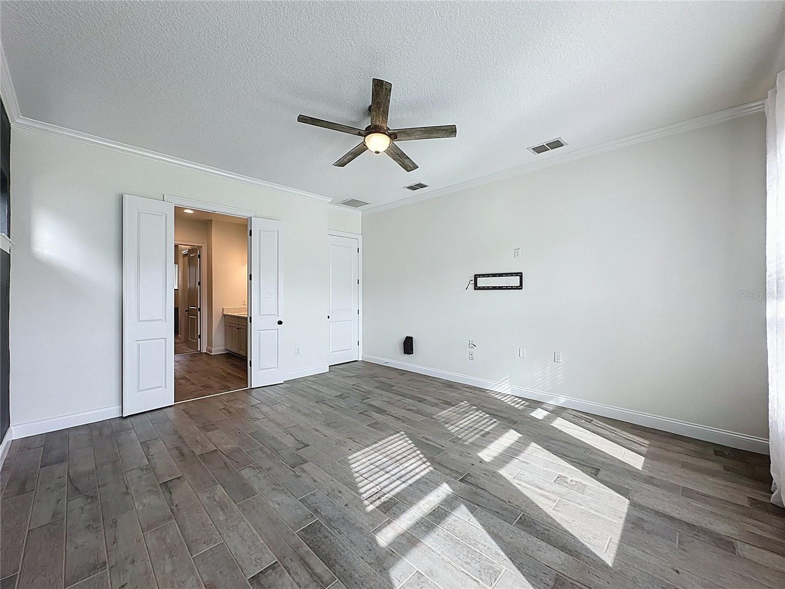 EVANS SQUARE - Residential