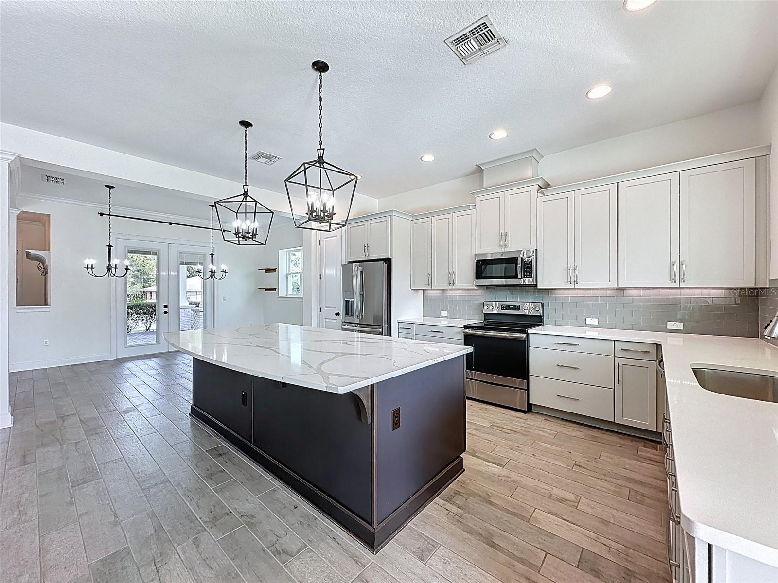 EVANS SQUARE - Residential