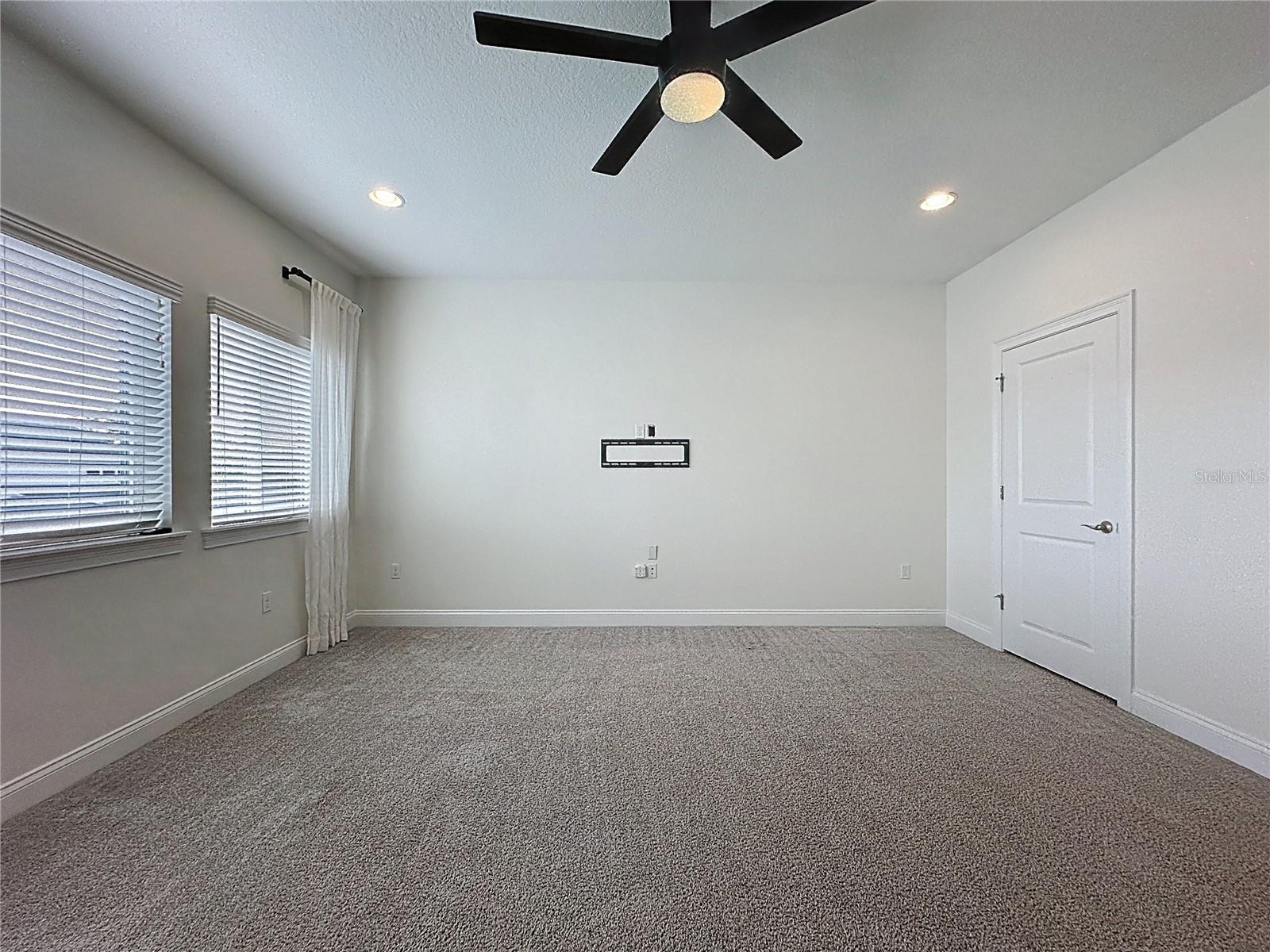 EVANS SQUARE - Residential