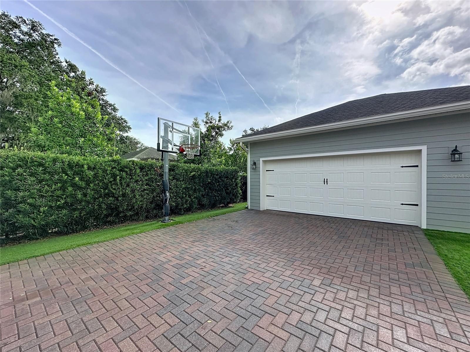 EVANS SQUARE - Residential