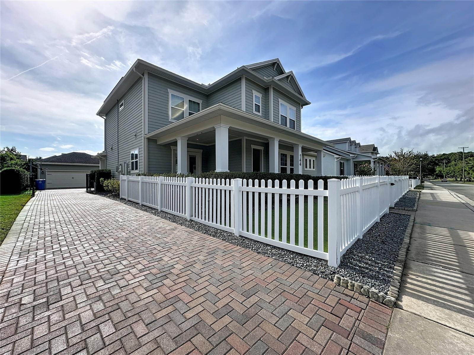 EVANS SQUARE - Residential