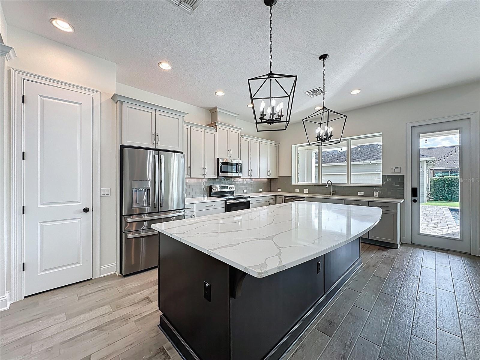 EVANS SQUARE - Residential