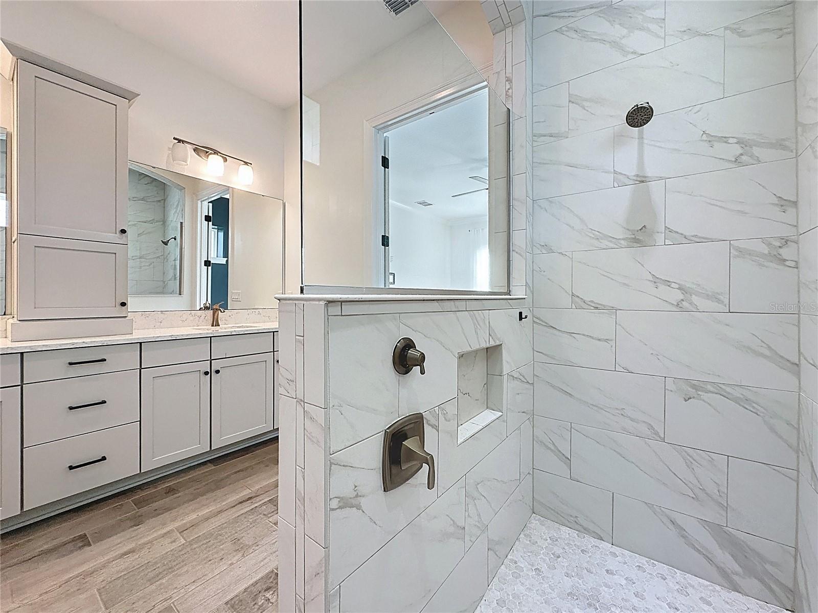 EVANS SQUARE - Residential