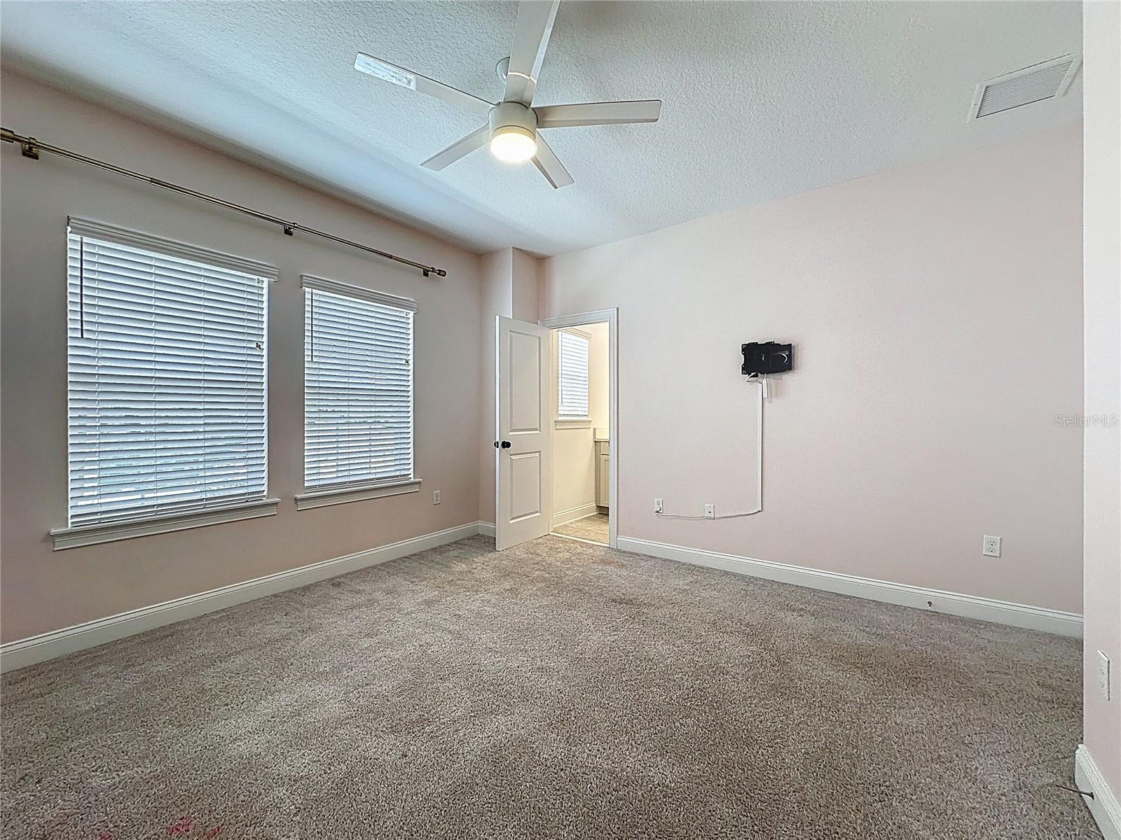 EVANS SQUARE - Residential