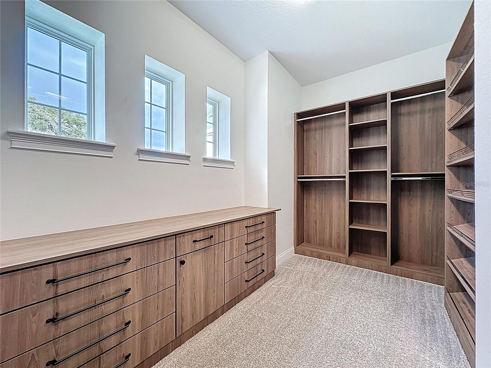 EVANS SQUARE - Residential