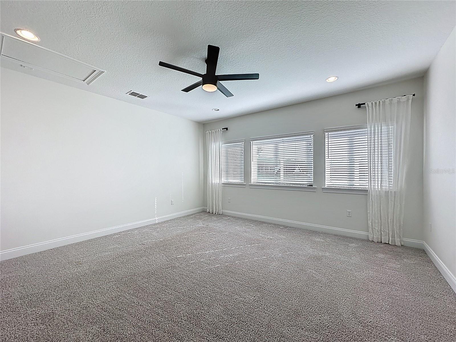 EVANS SQUARE - Residential