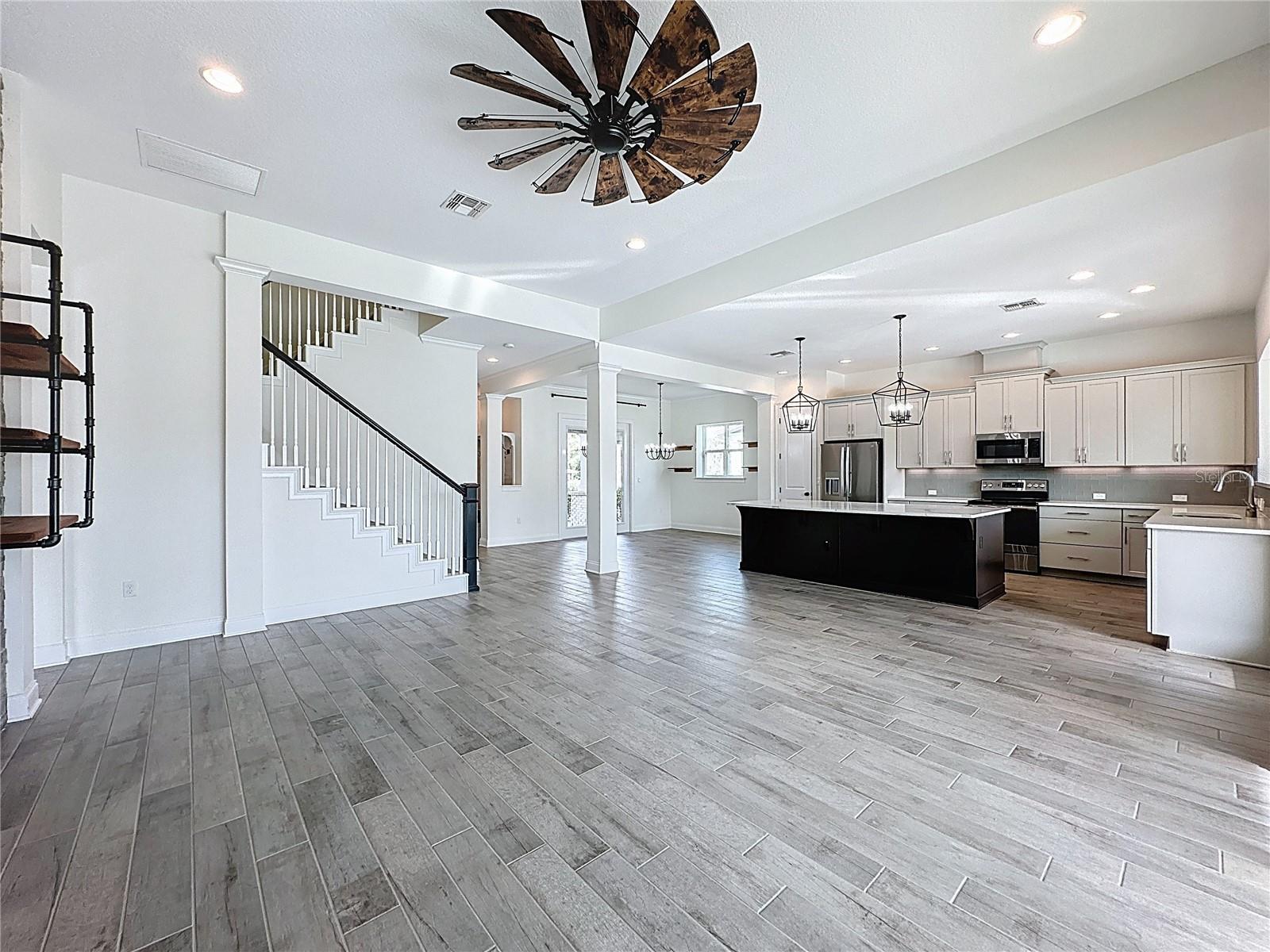 EVANS SQUARE - Residential