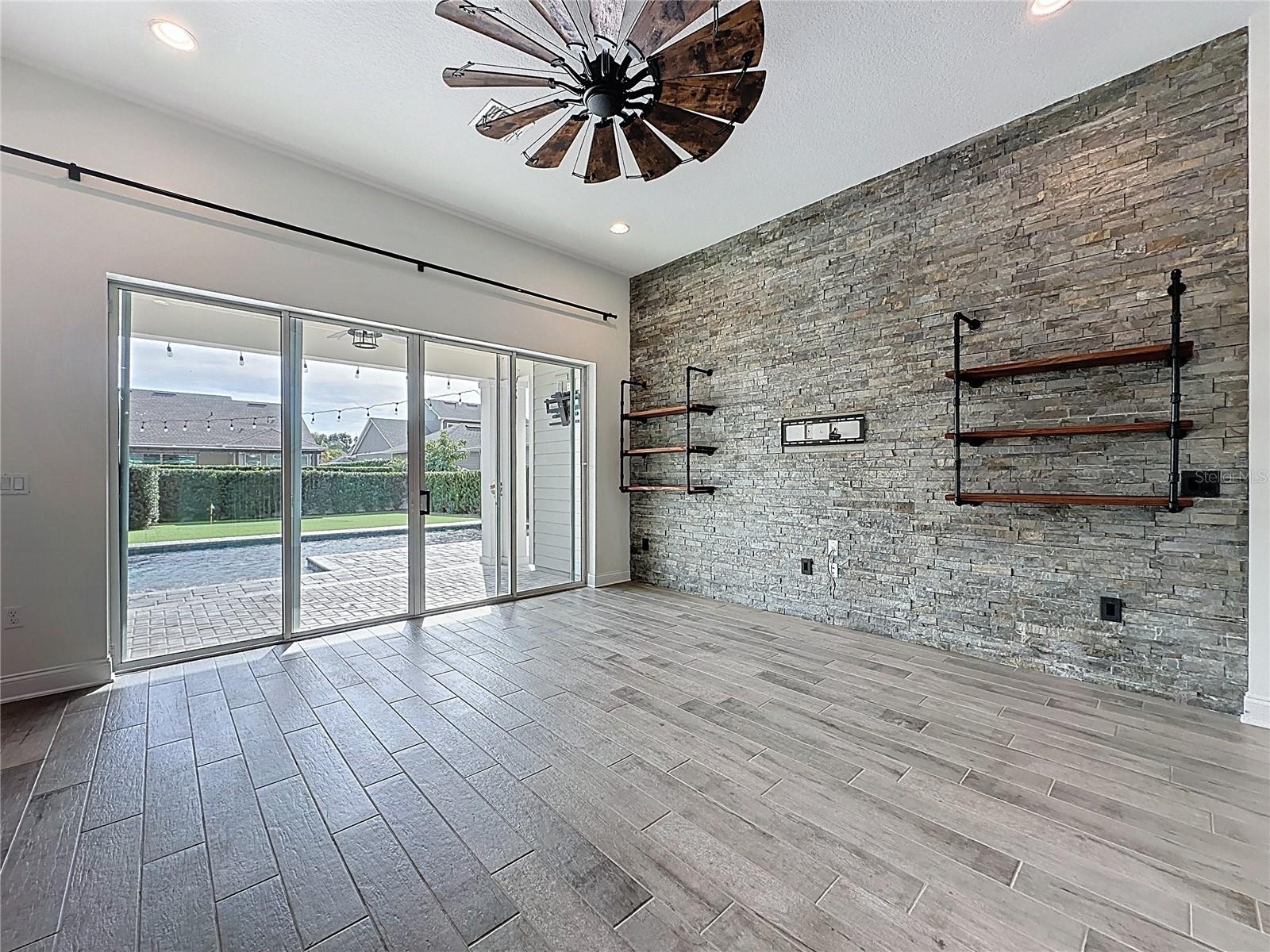 EVANS SQUARE - Residential