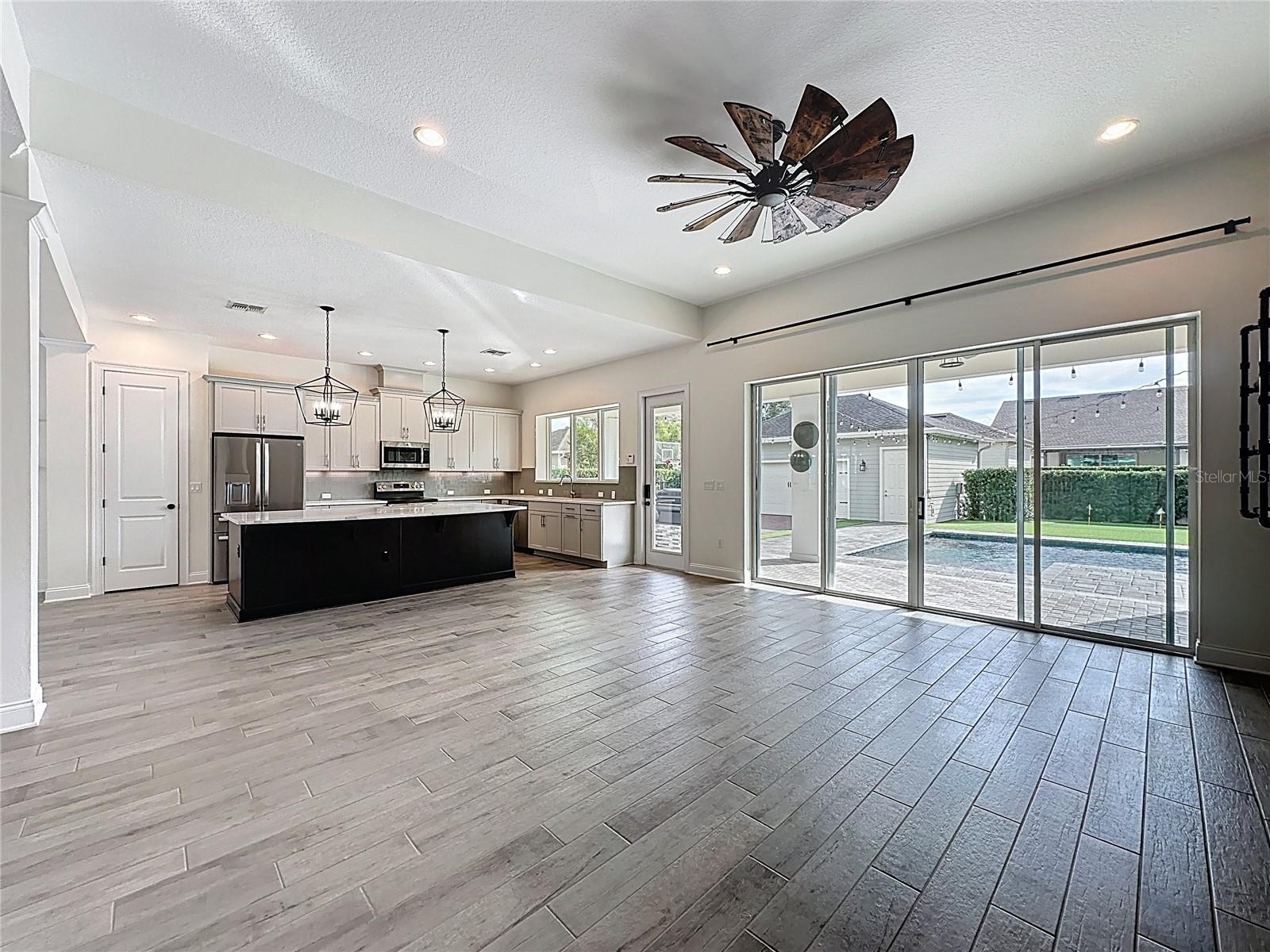 EVANS SQUARE - Residential