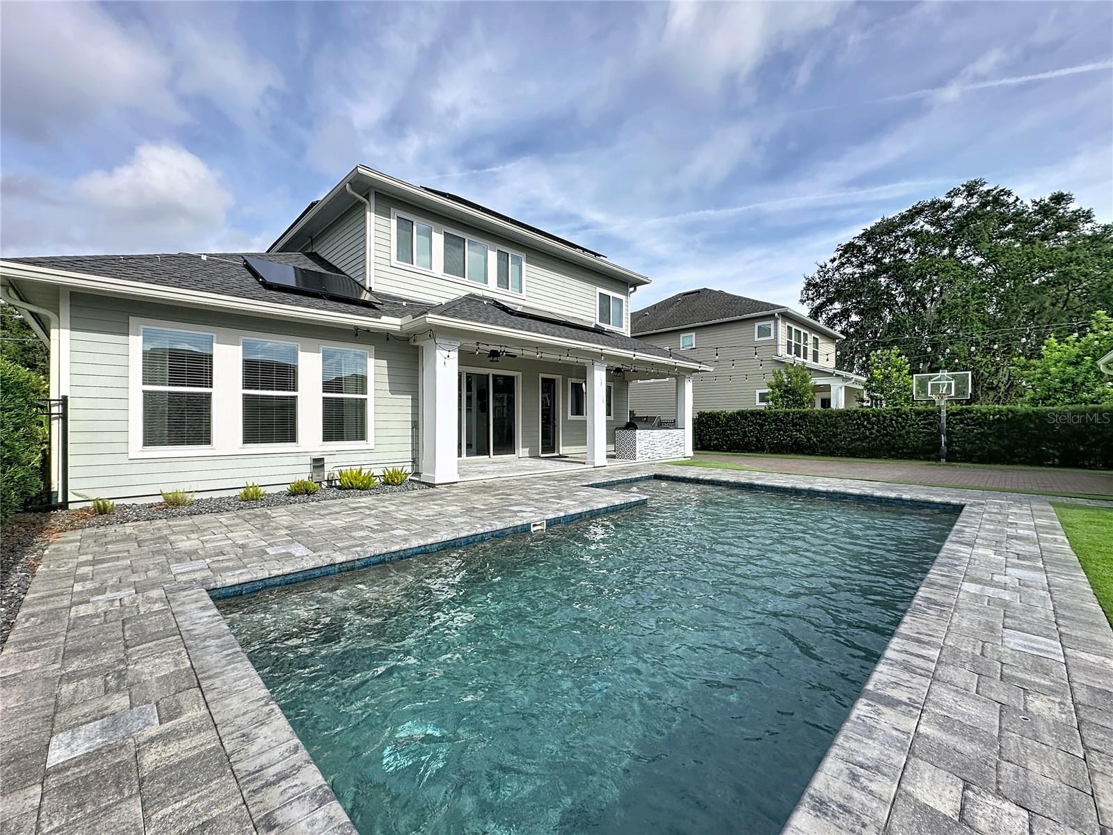 EVANS SQUARE - Residential