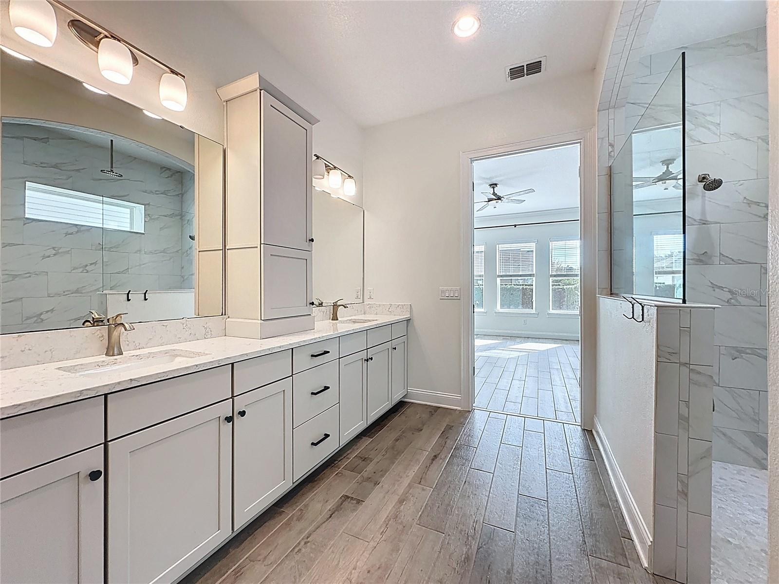 EVANS SQUARE - Residential