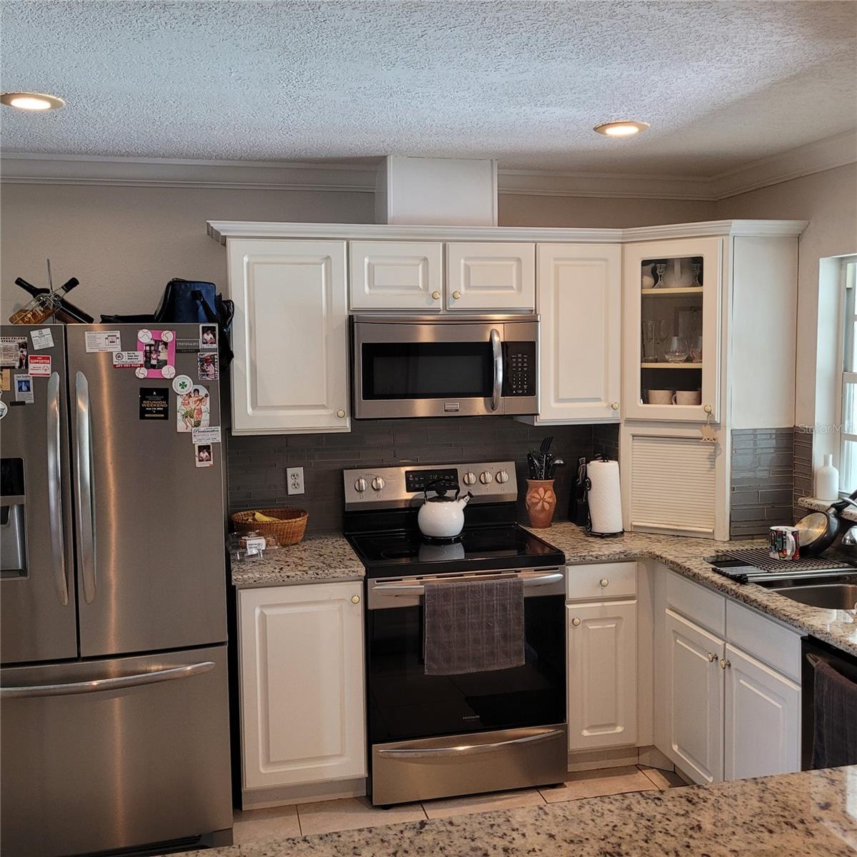 8539 CLEMATIS LANE