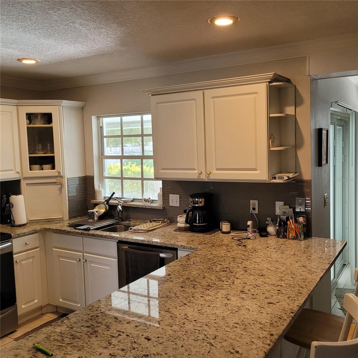 8539 CLEMATIS LANE