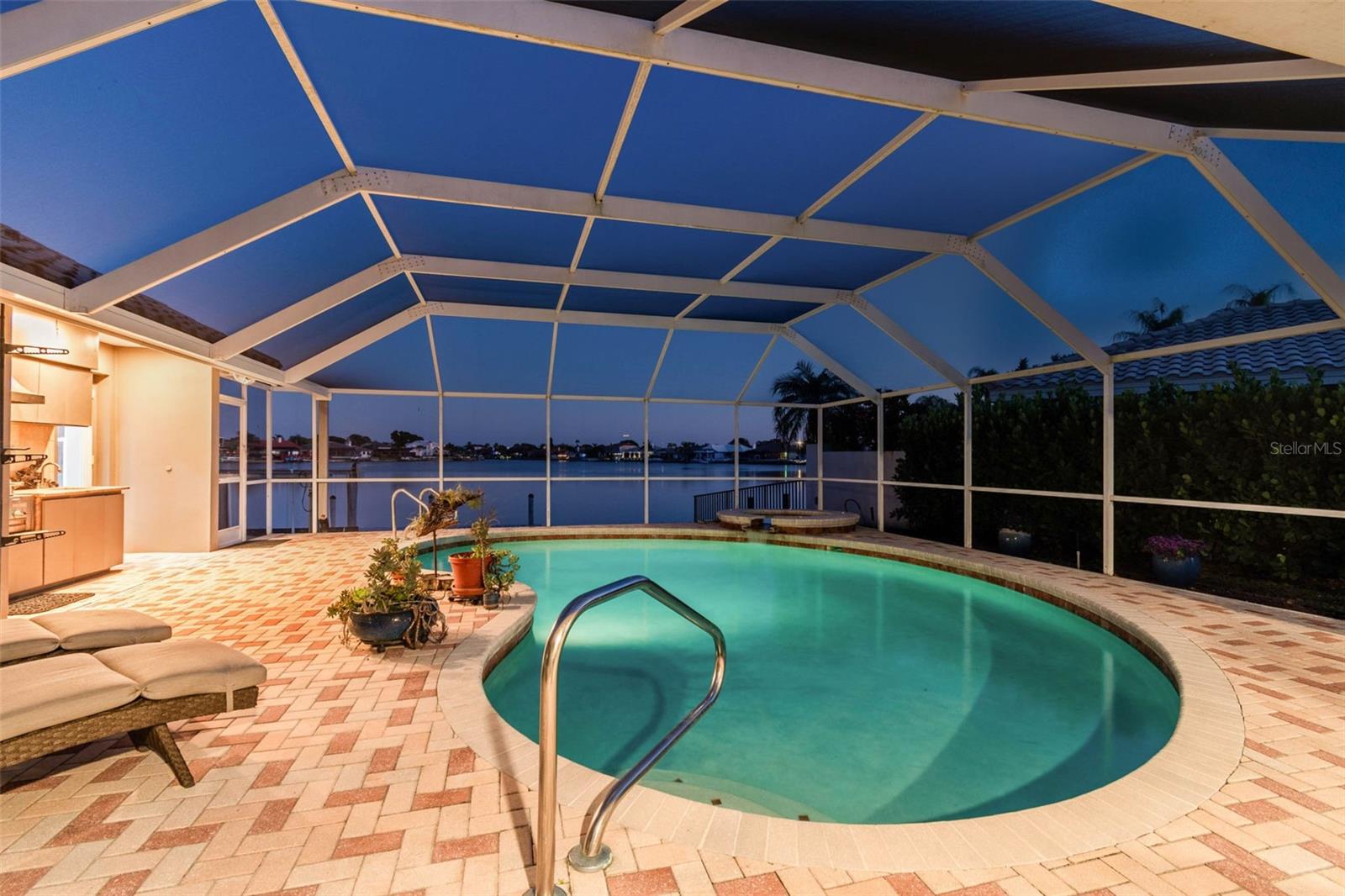 BAYSIDE WEST - Residential