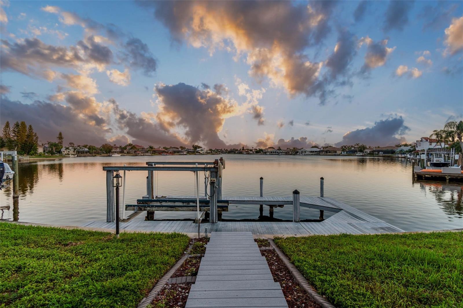 BAYSIDE WEST - Residential