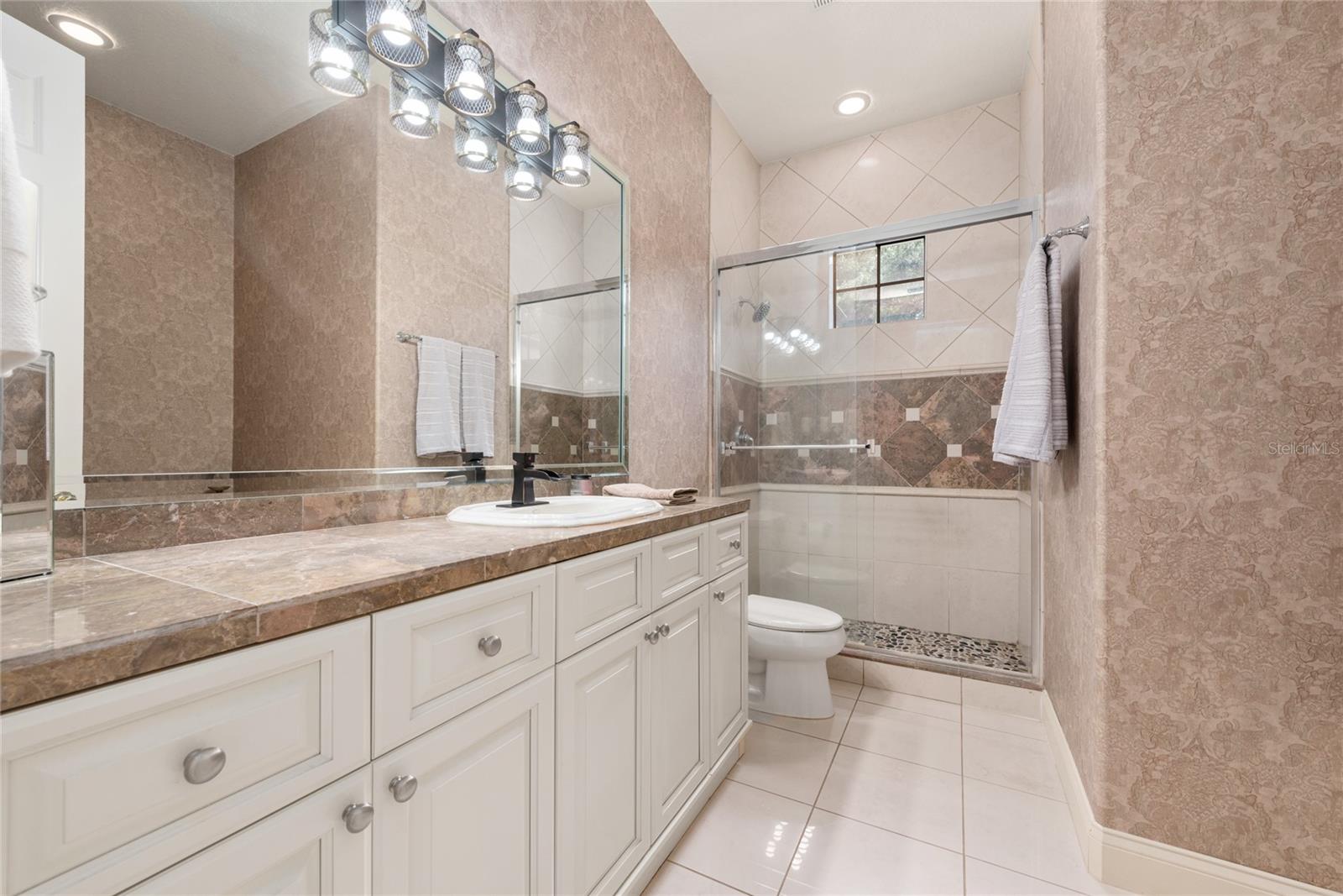 KEENES POINTE - Residential