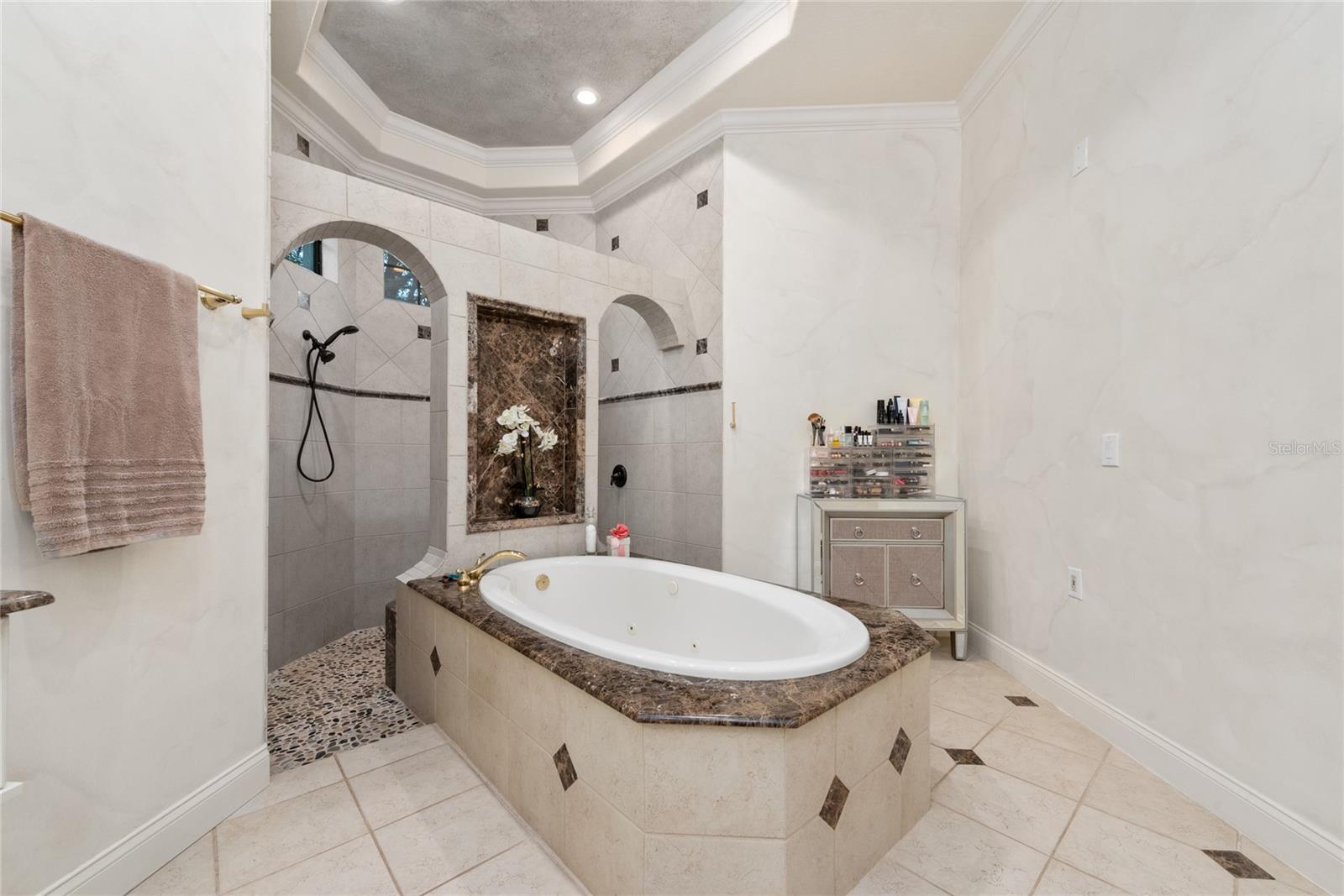 KEENES POINTE - Residential