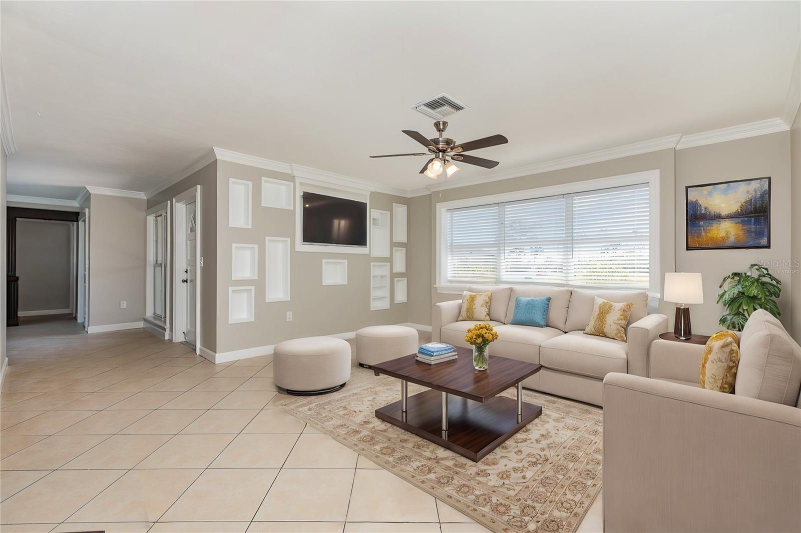 4 OAKLAND HILLS COURT