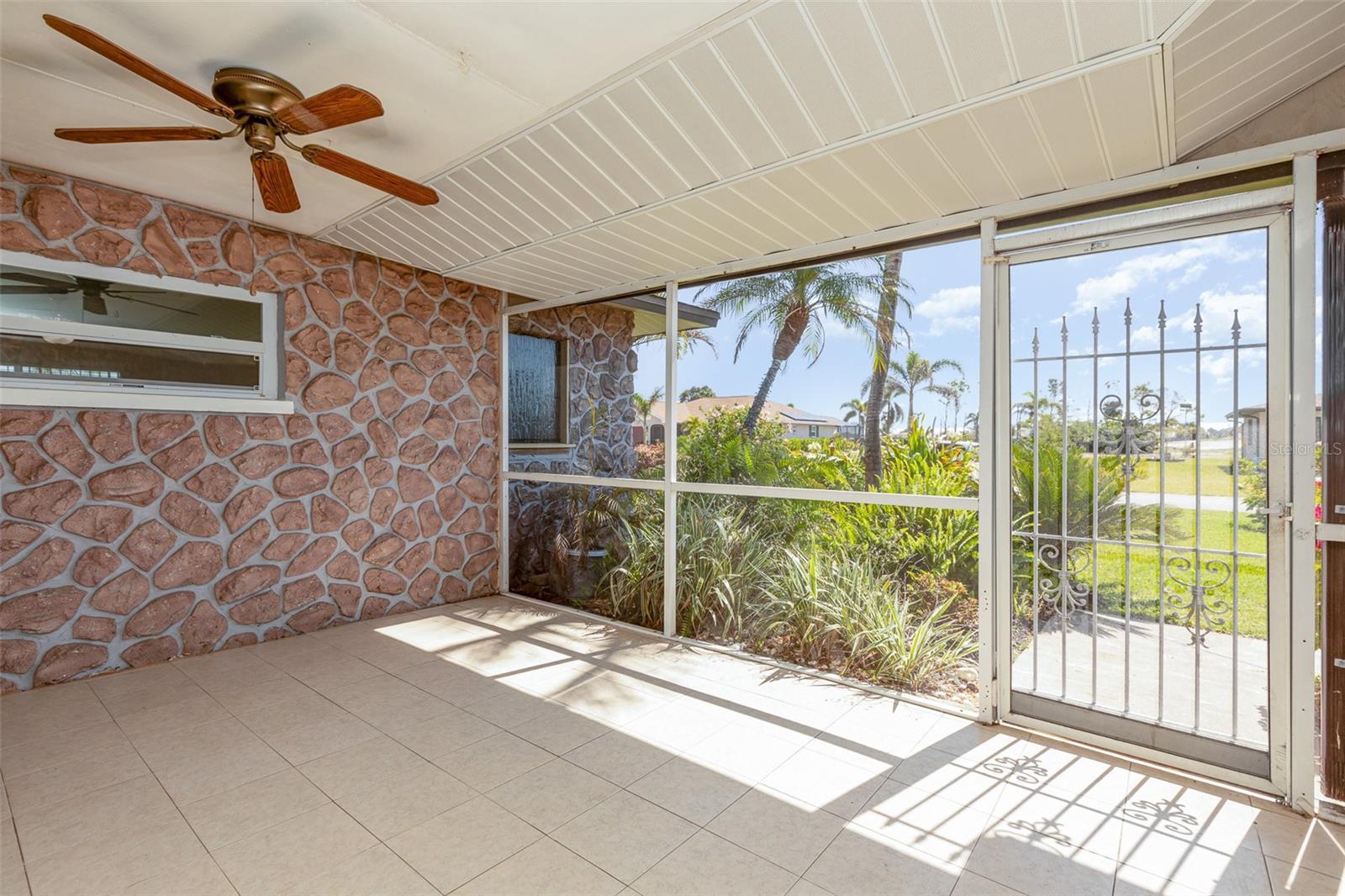 4 OAKLAND HILLS COURT