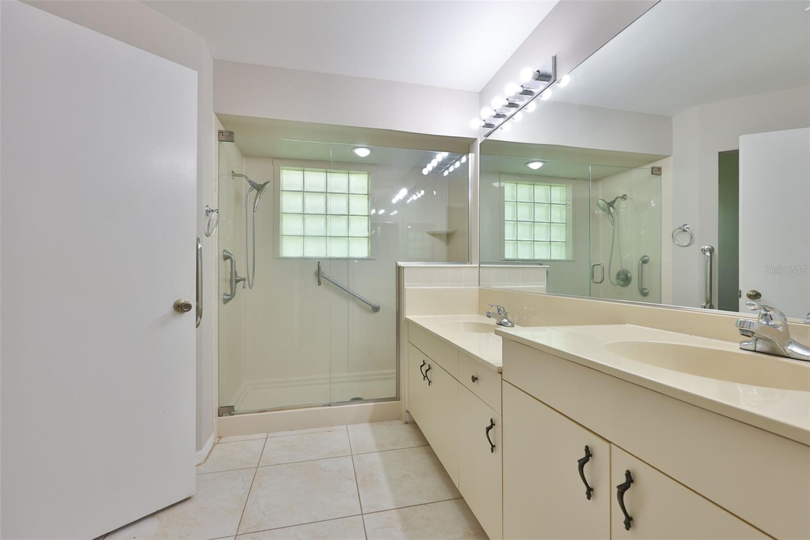 LANCASTER IV CONDO PH - Residential