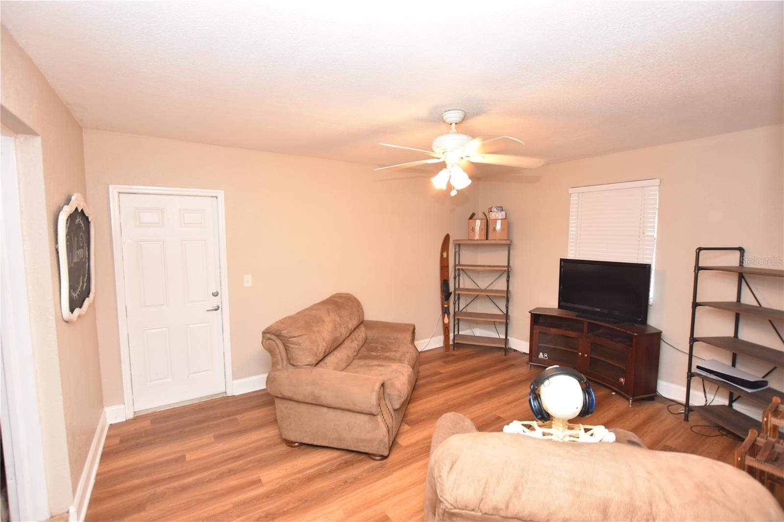 GLENDALE MANOR - Residential Lease