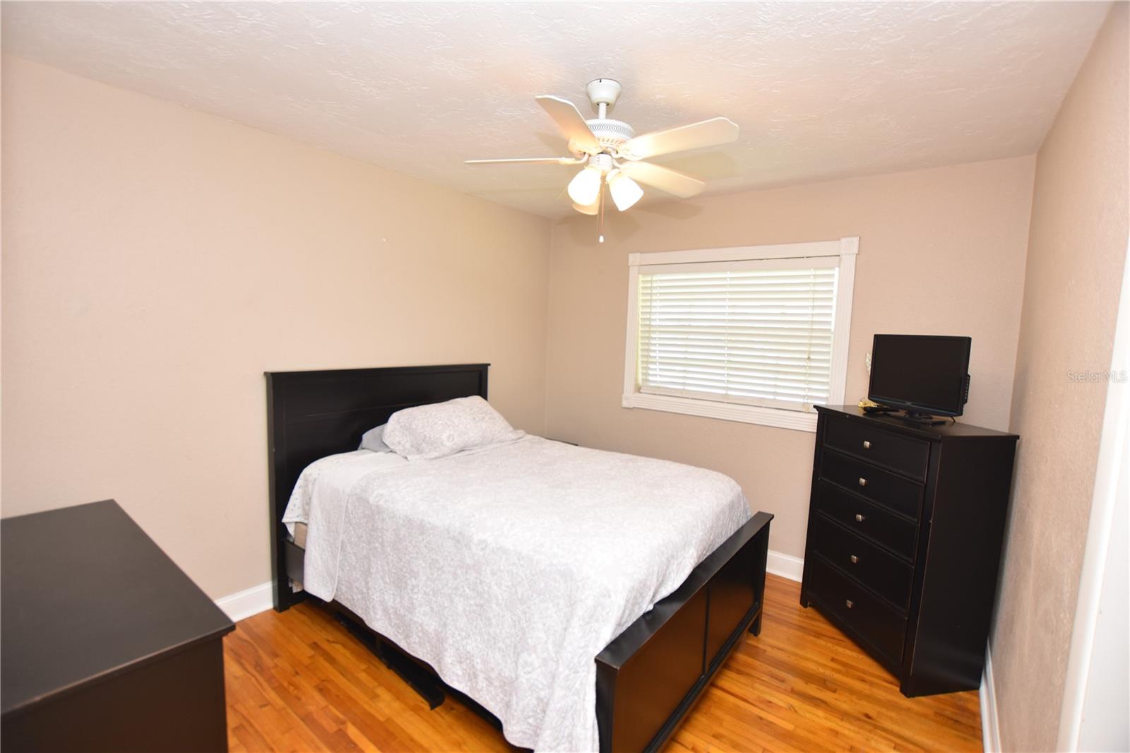GLENDALE MANOR - Residential Lease