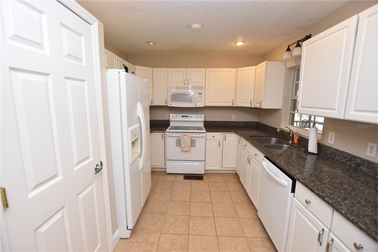 GLENDALE MANOR - Residential Lease