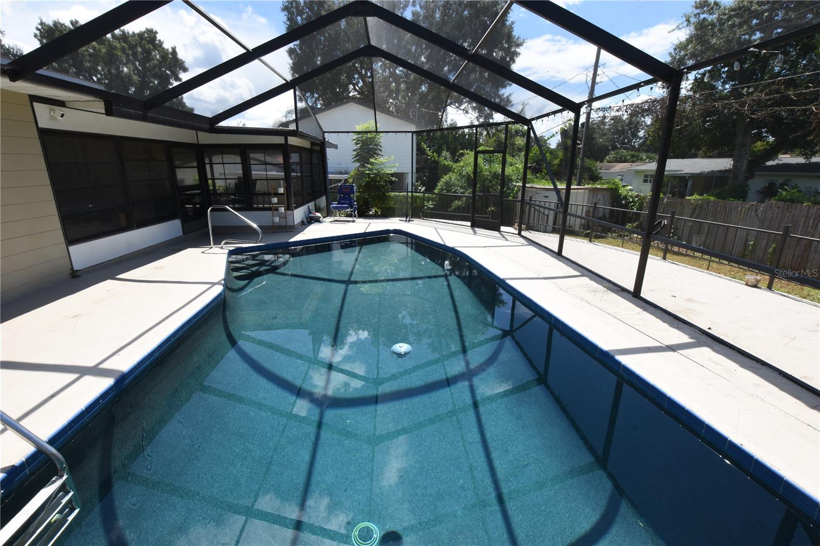 GLENDALE MANOR - Residential Lease