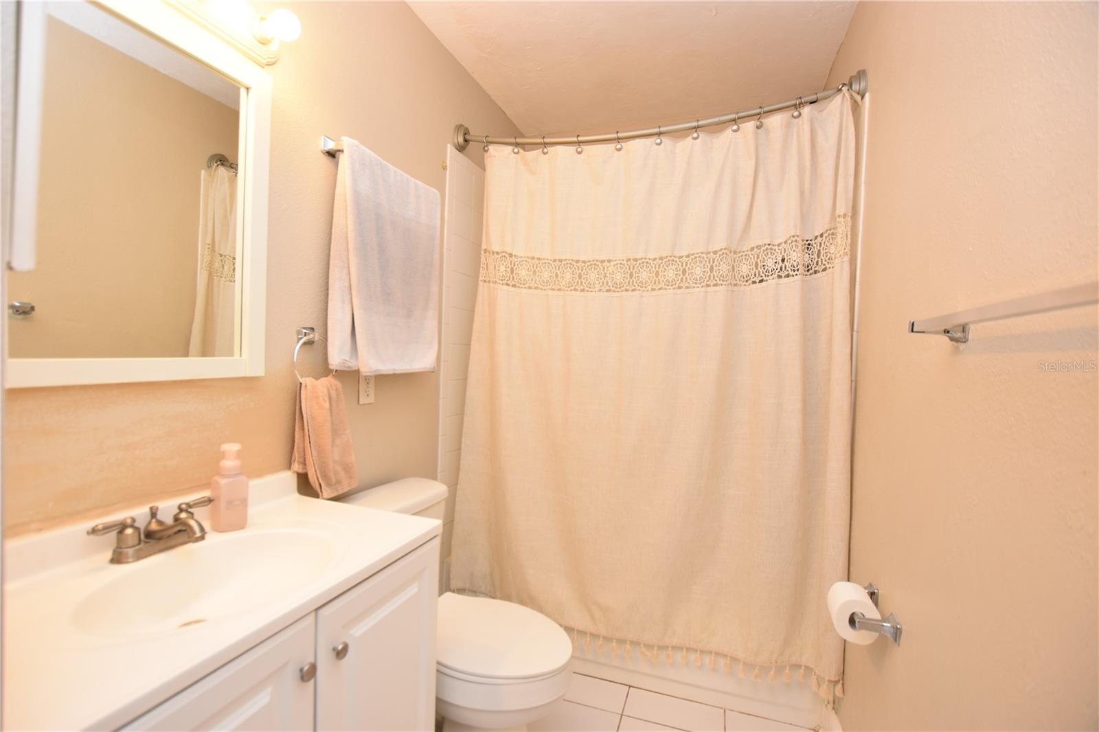 GLENDALE MANOR - Residential Lease
