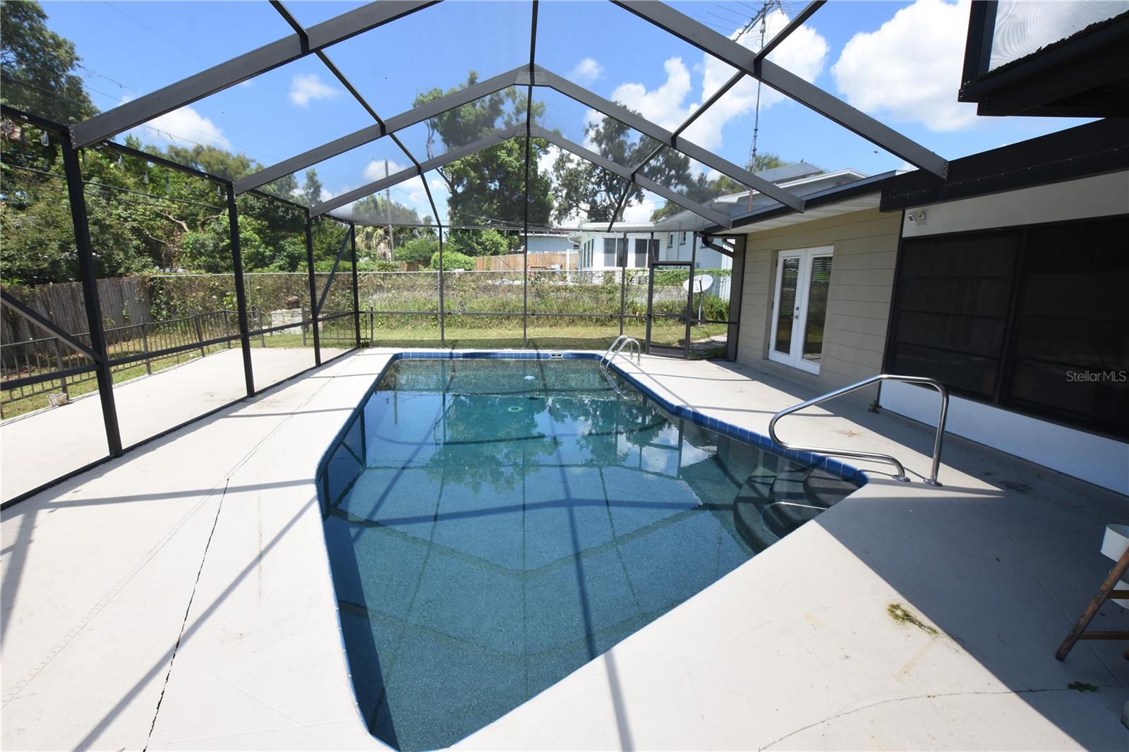 GLENDALE MANOR - Residential Lease