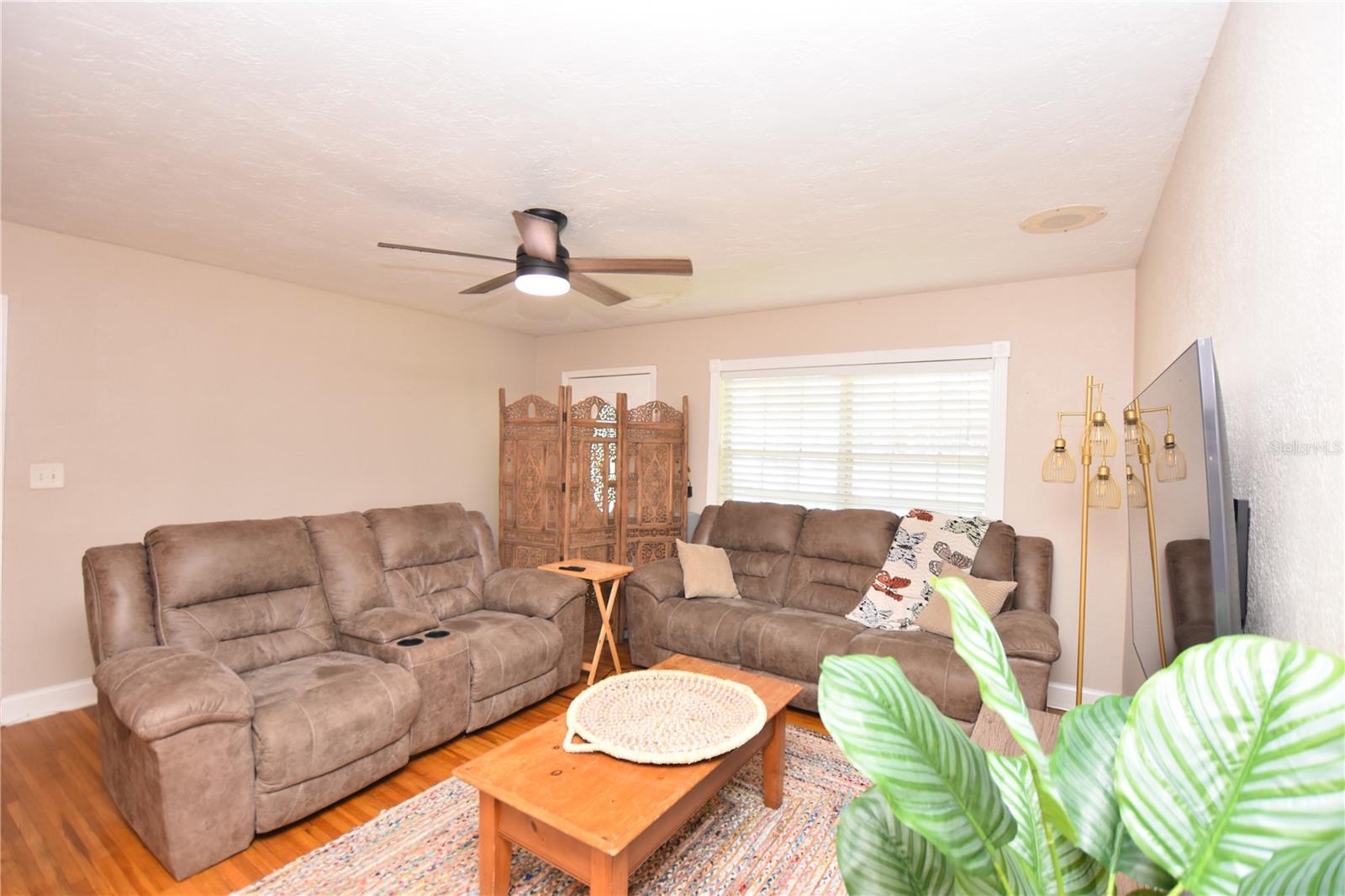GLENDALE MANOR - Residential Lease