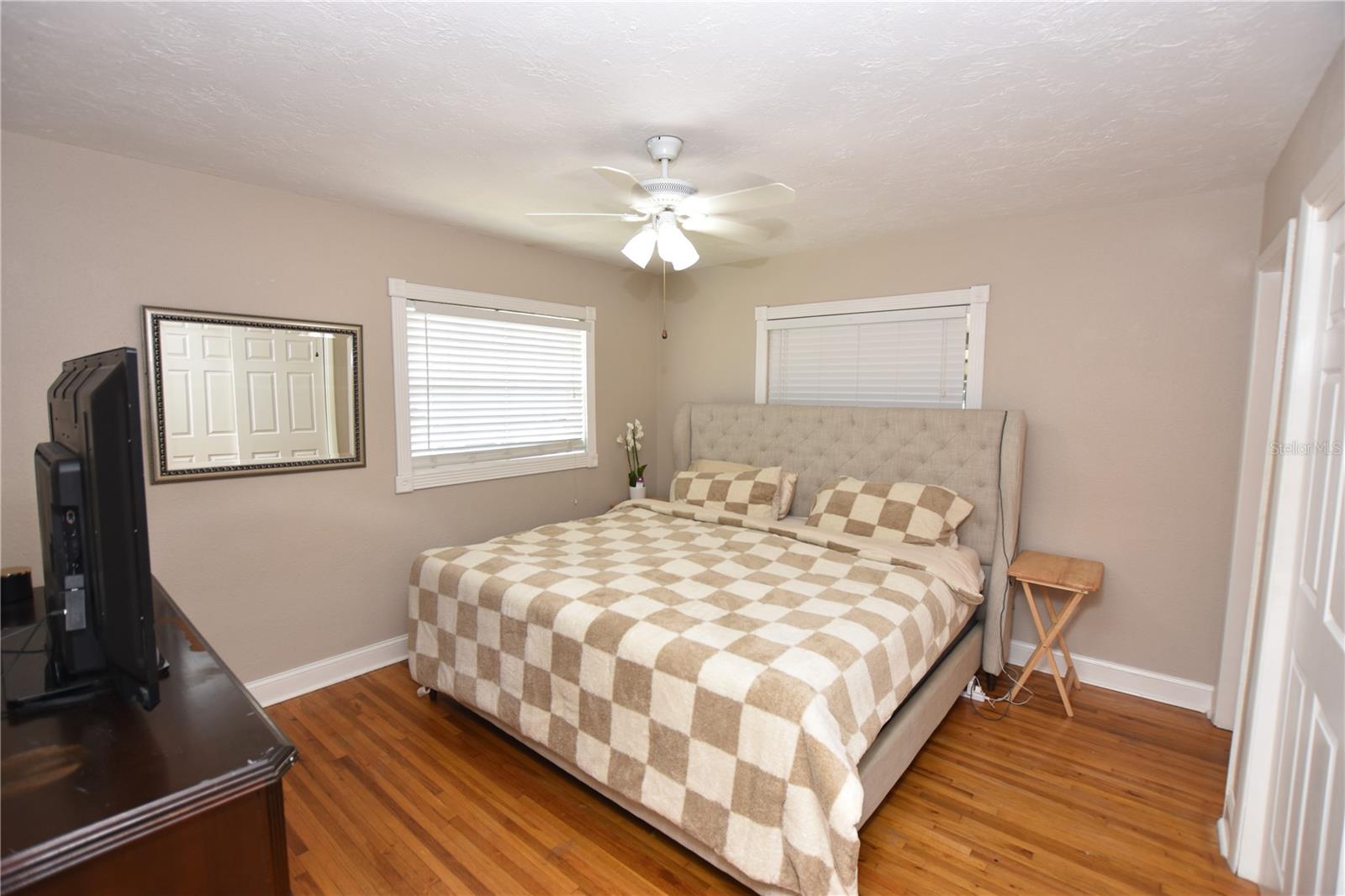 GLENDALE MANOR - Residential Lease