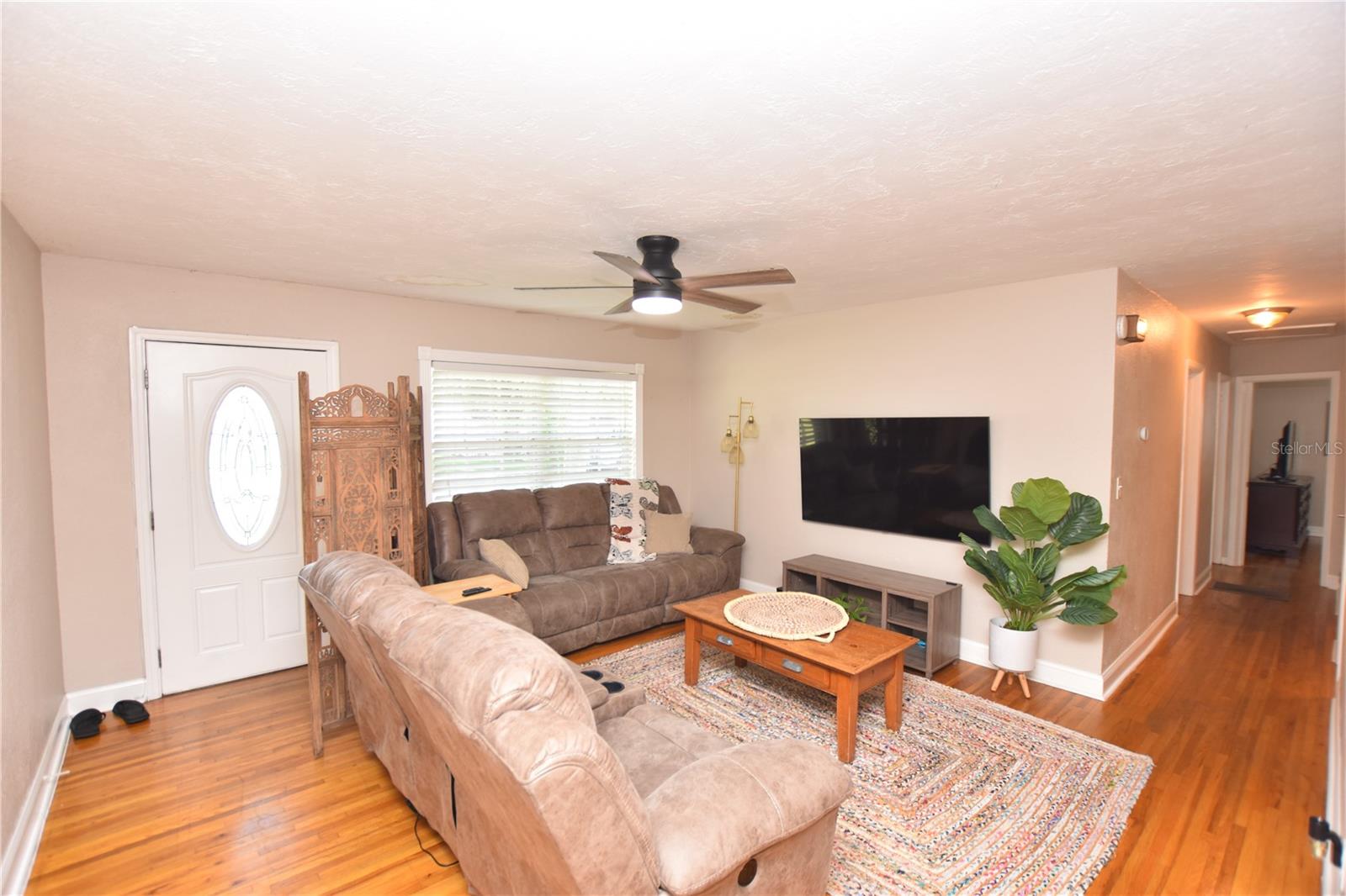 GLENDALE MANOR - Residential Lease