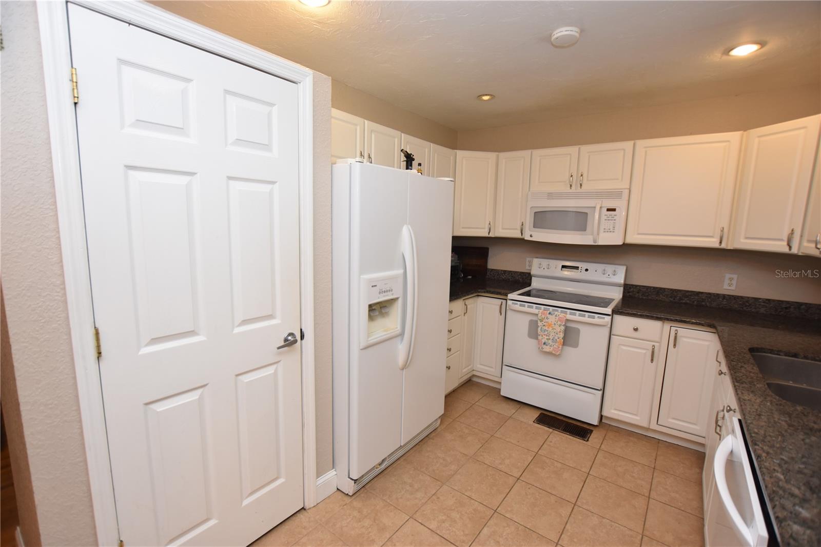 GLENDALE MANOR - Residential Lease