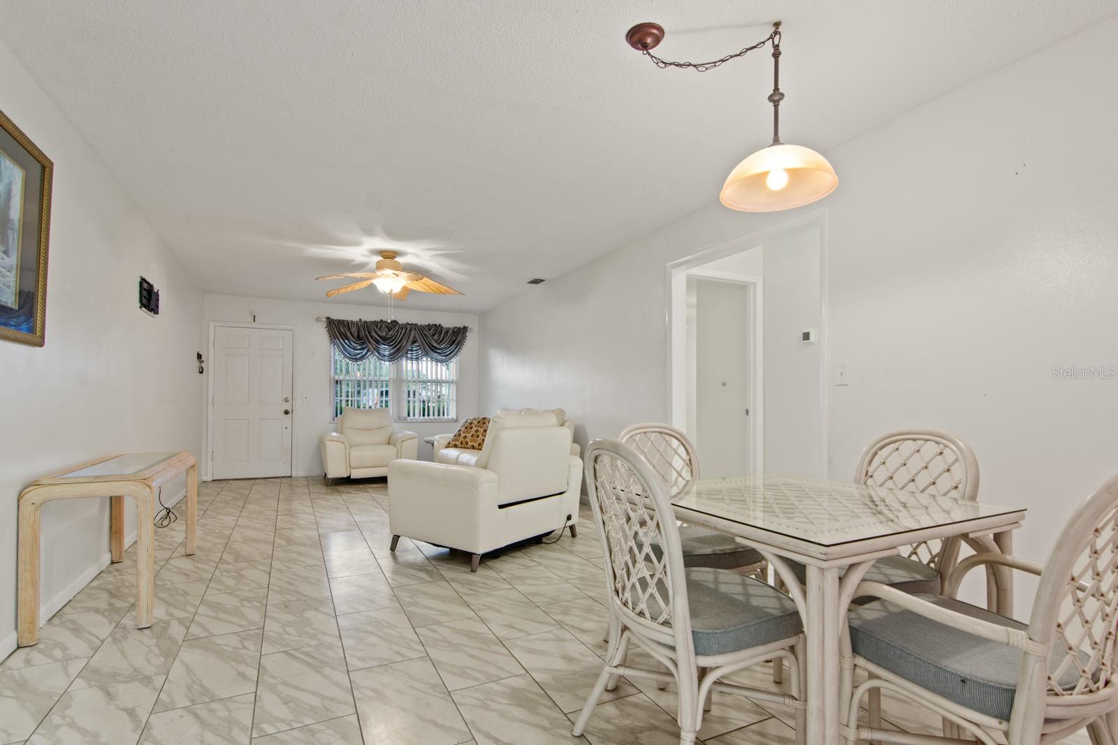 TWIN OAKS APTS - Residential