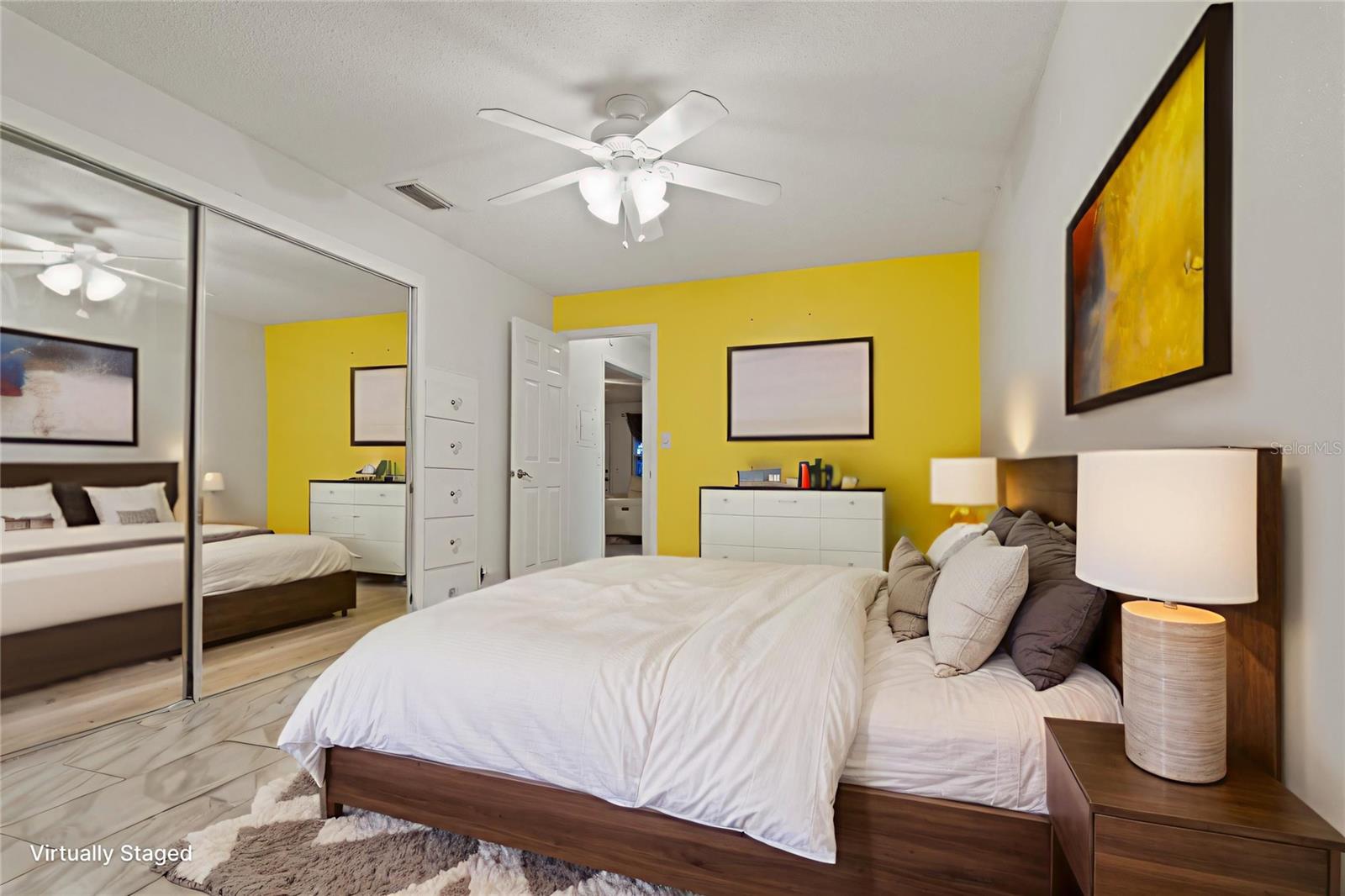 TWIN OAKS APTS - Residential