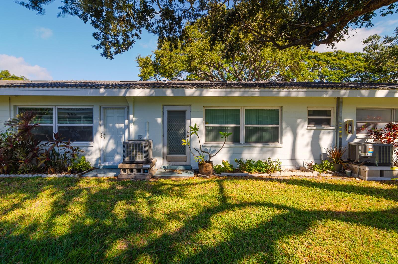 TWIN OAKS APTS - Residential