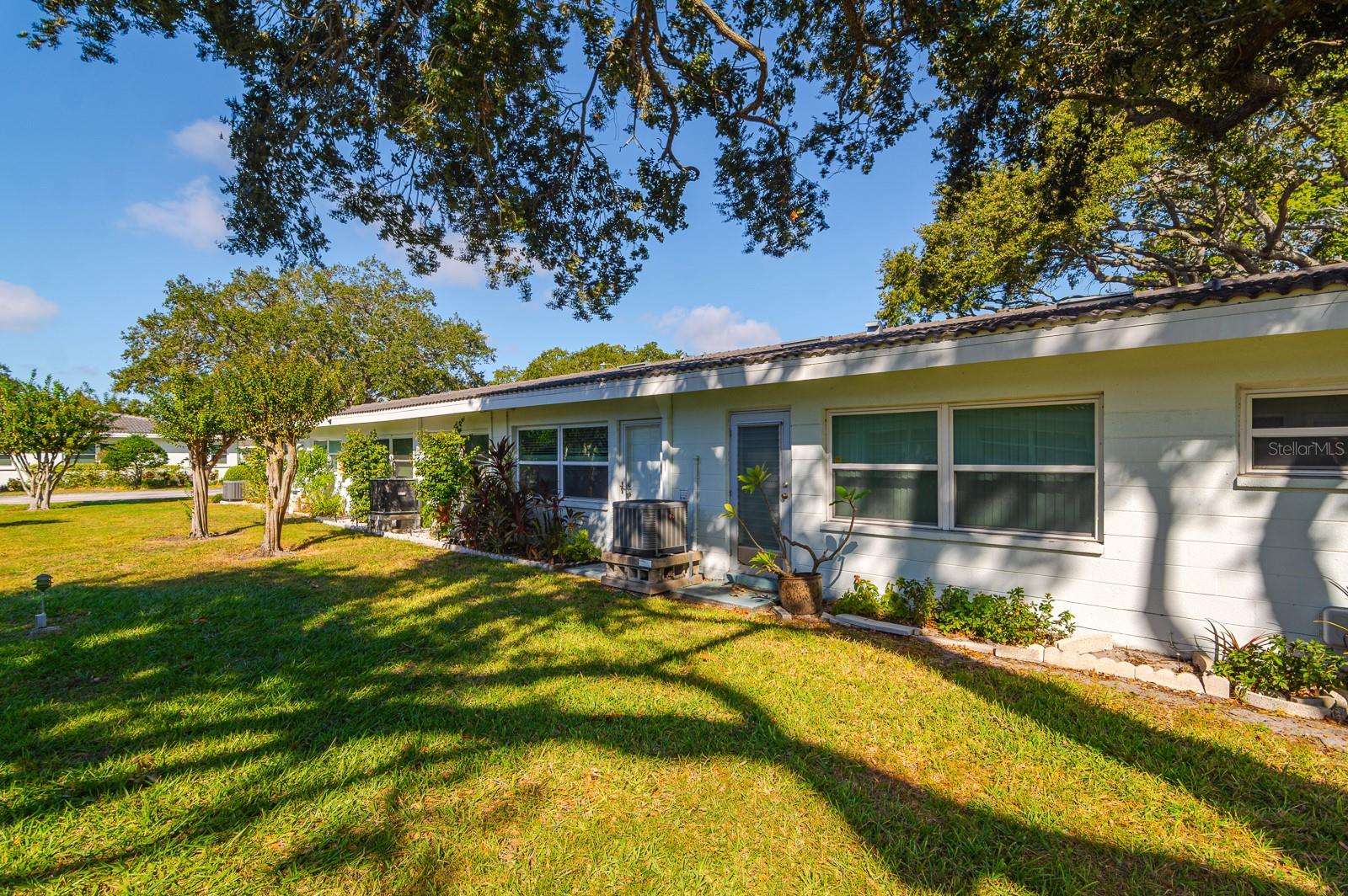 TWIN OAKS APTS - Residential