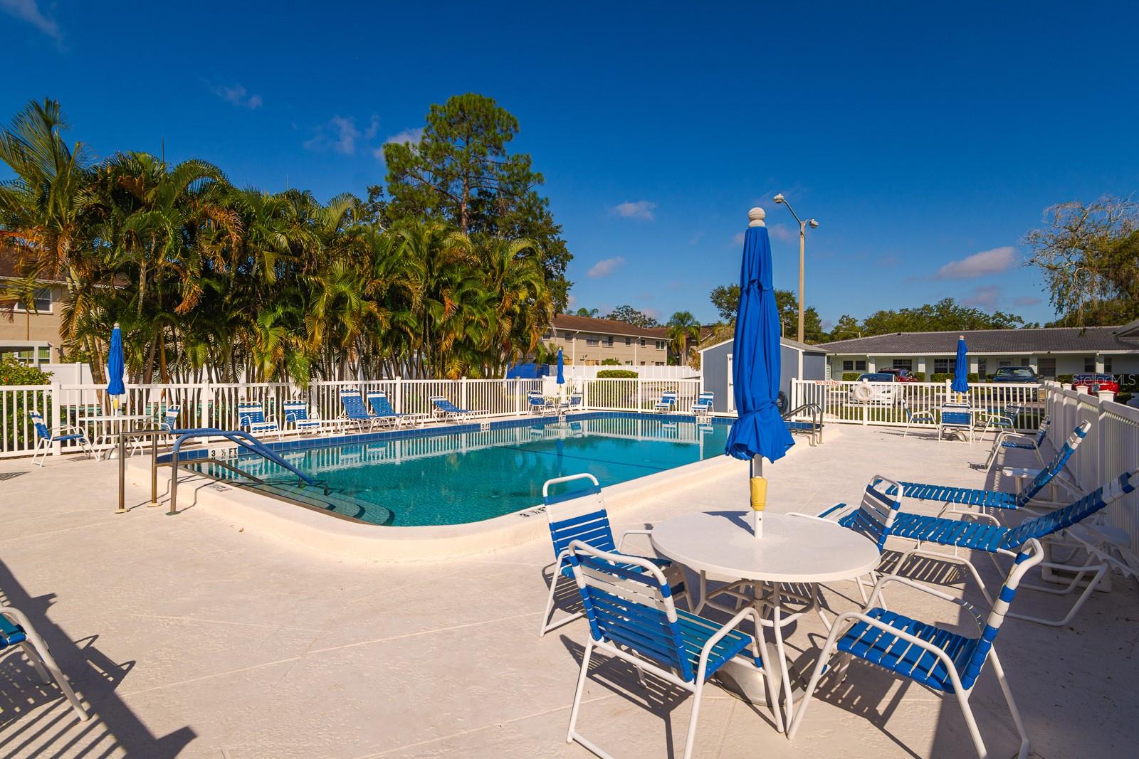 TWIN OAKS APTS - Residential