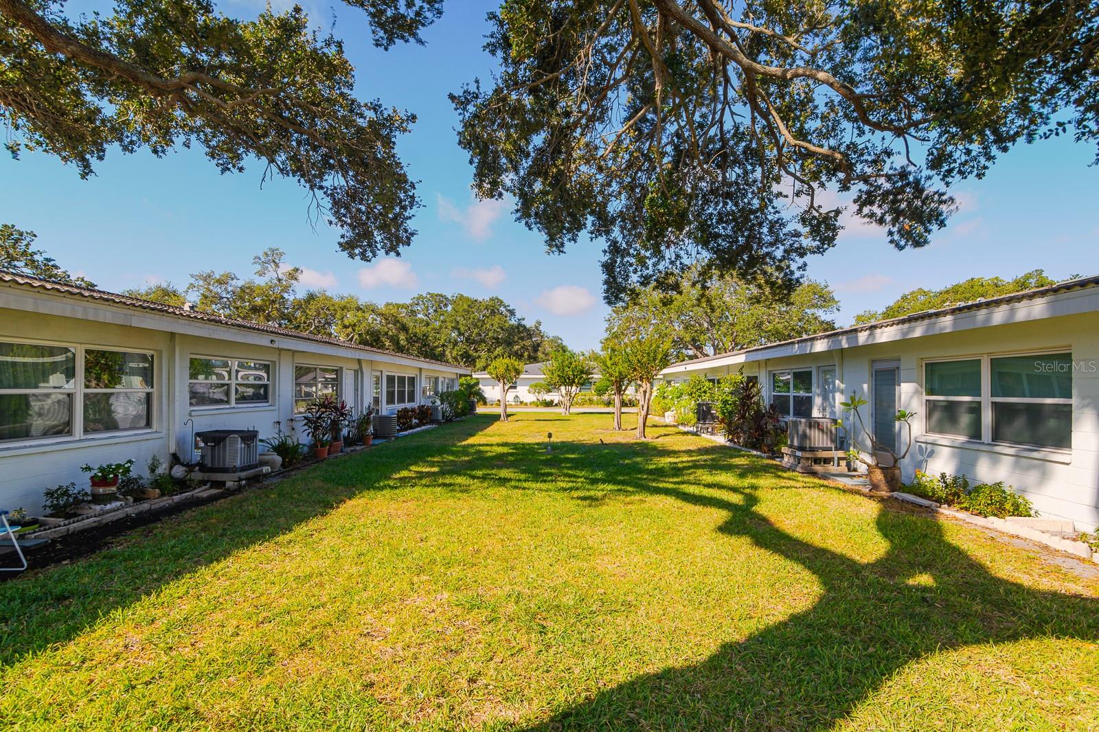 TWIN OAKS APTS - Residential