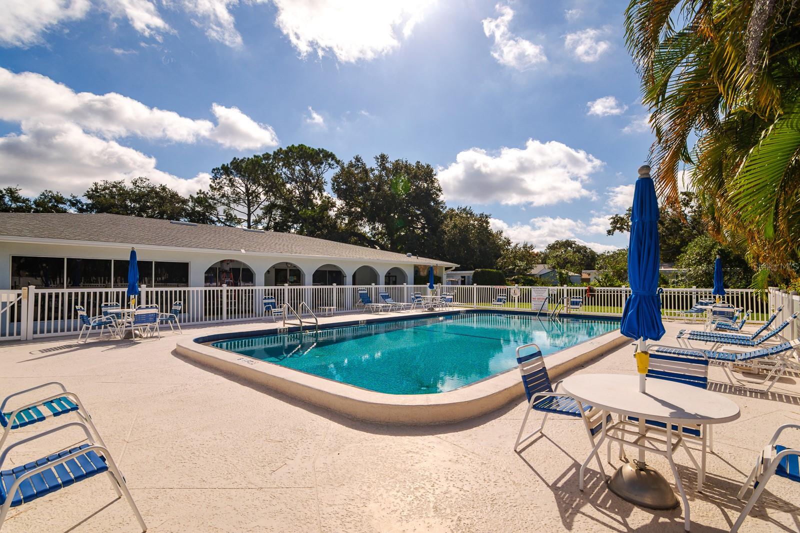 TWIN OAKS APTS - Residential