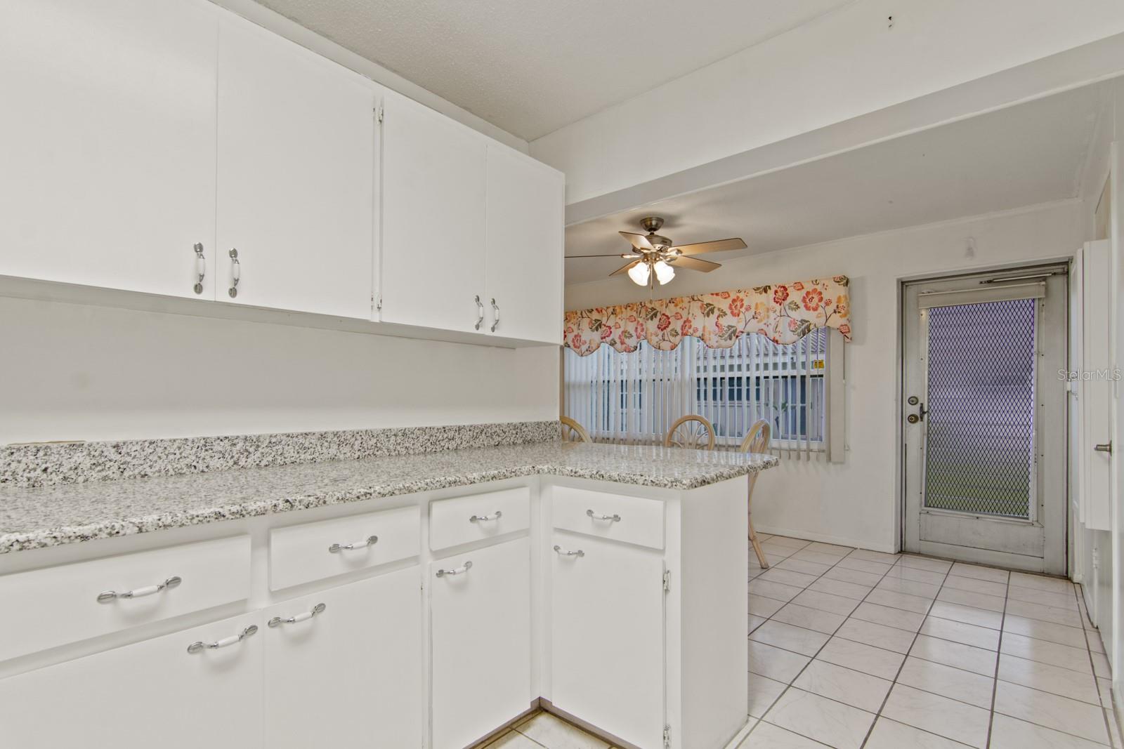 TWIN OAKS APTS - Residential