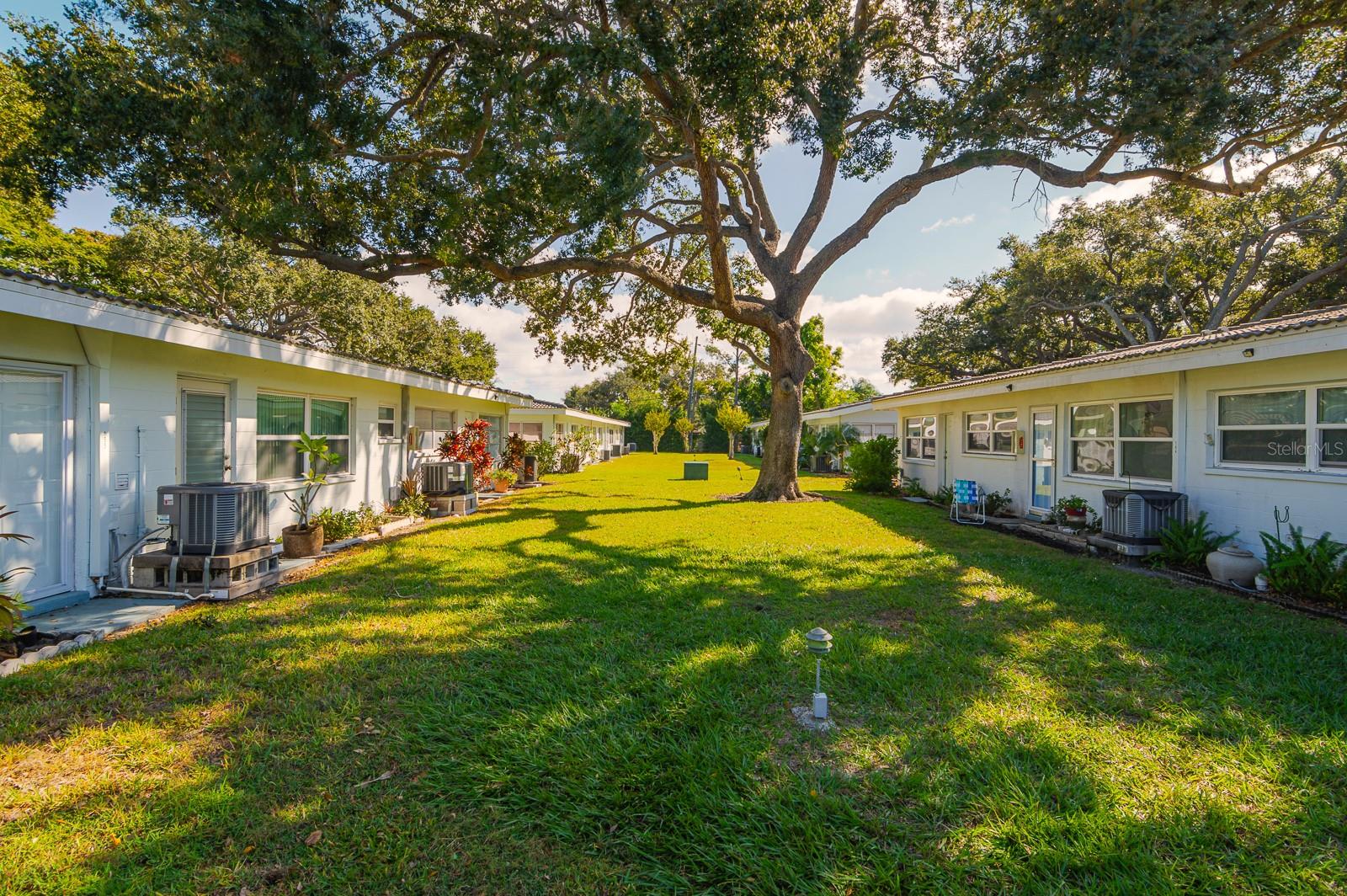 TWIN OAKS APTS - Residential