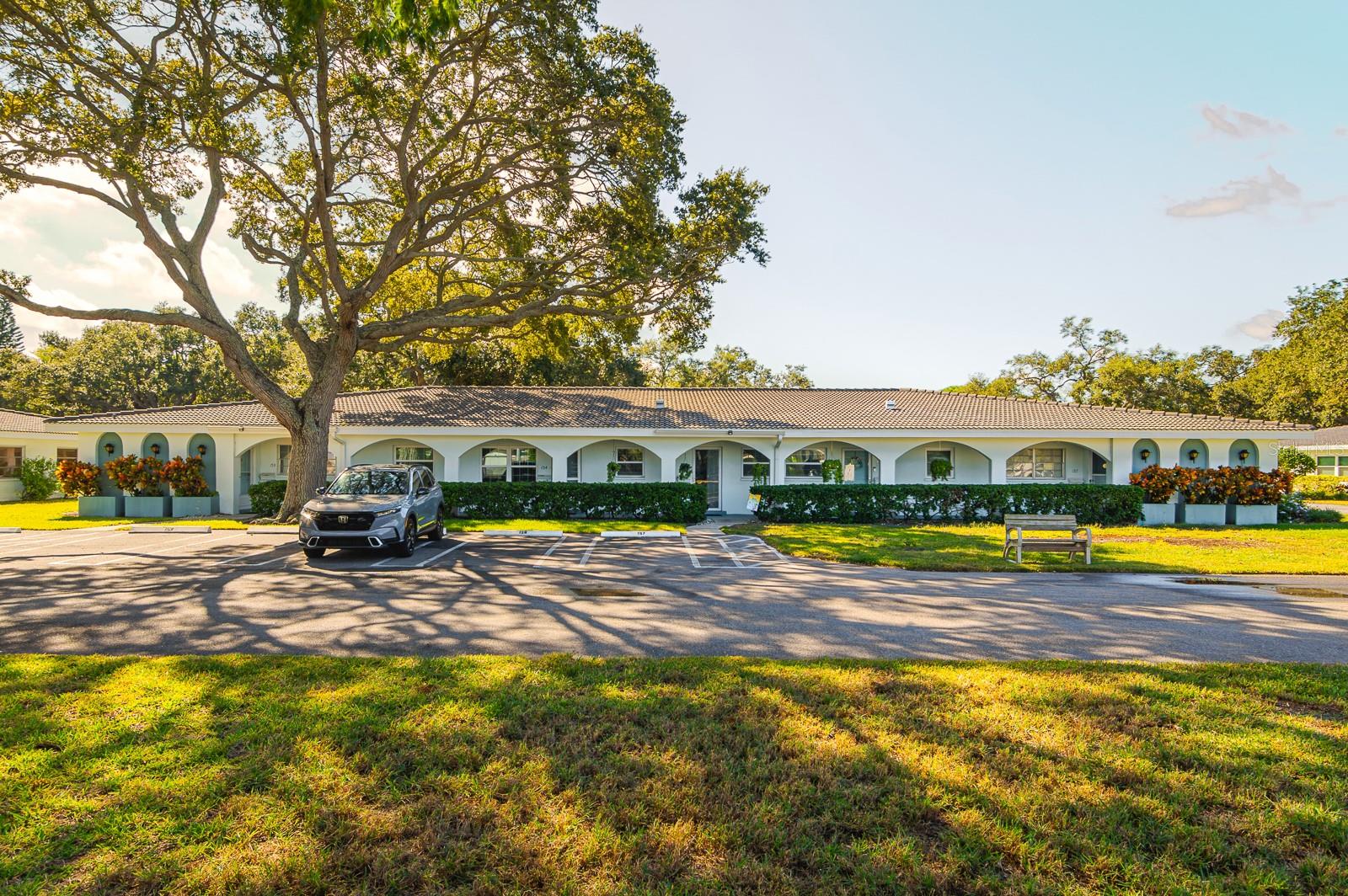 TWIN OAKS APTS - Residential