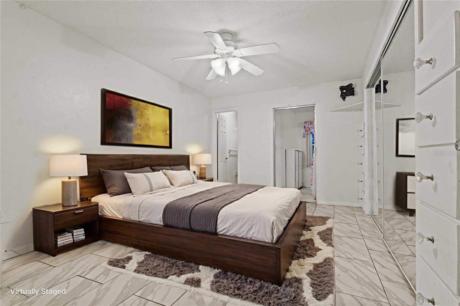 TWIN OAKS APTS - Residential