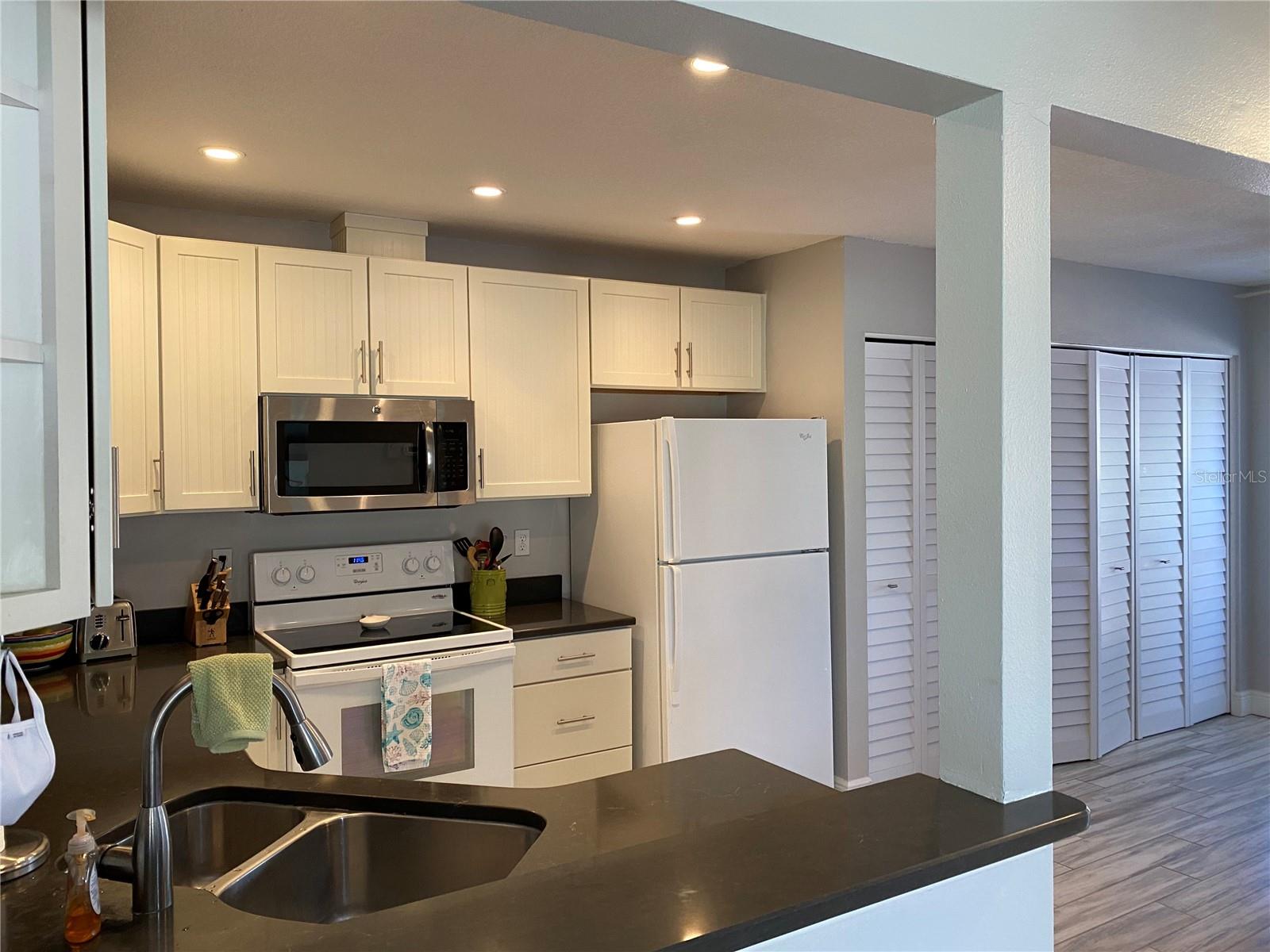AVISTA OF PALM-AIRE SEC 1 - Residential Lease